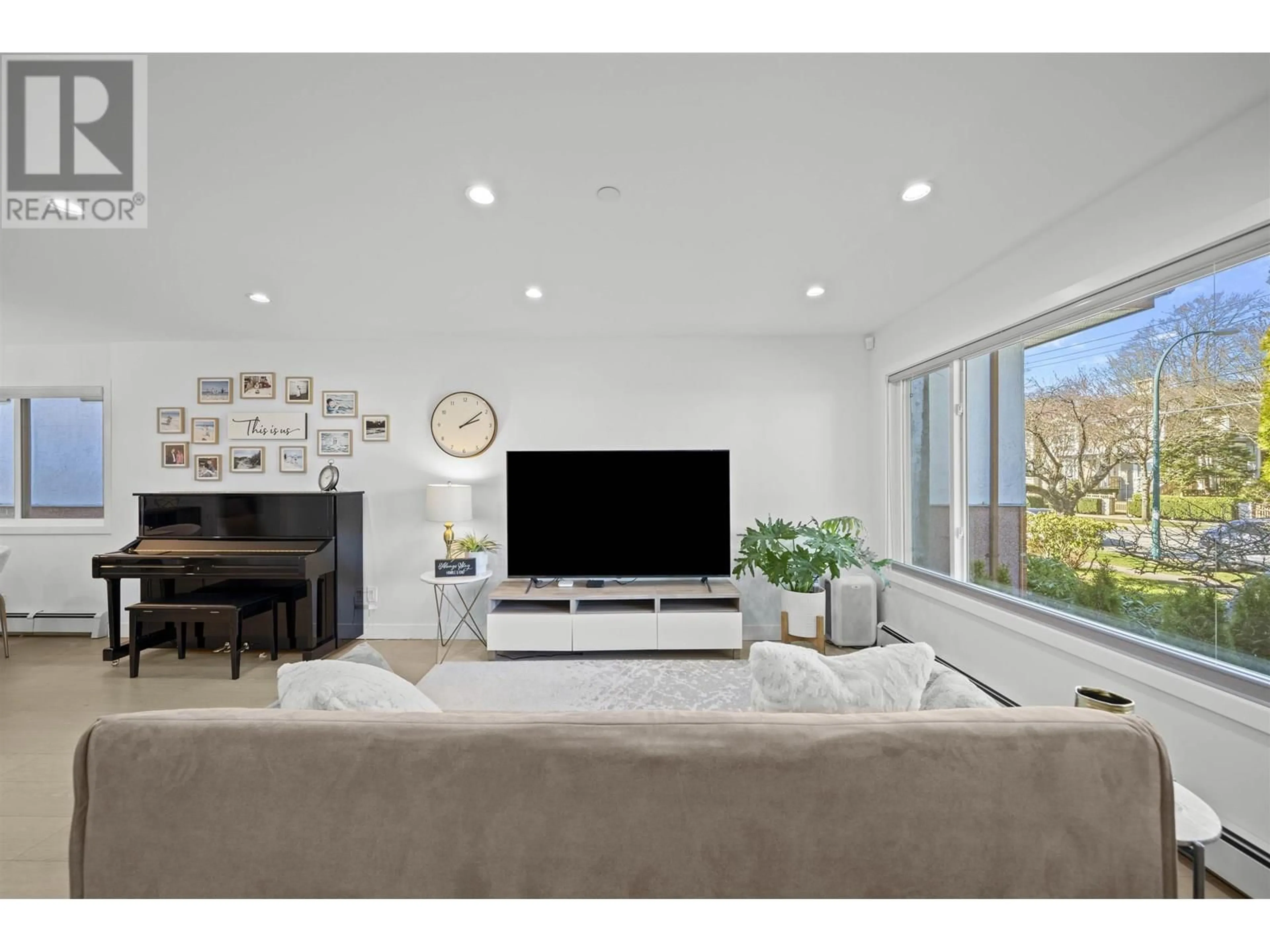 Living room with furniture, unknown for 870 59TH AVENUE, Vancouver British Columbia V6P1X7