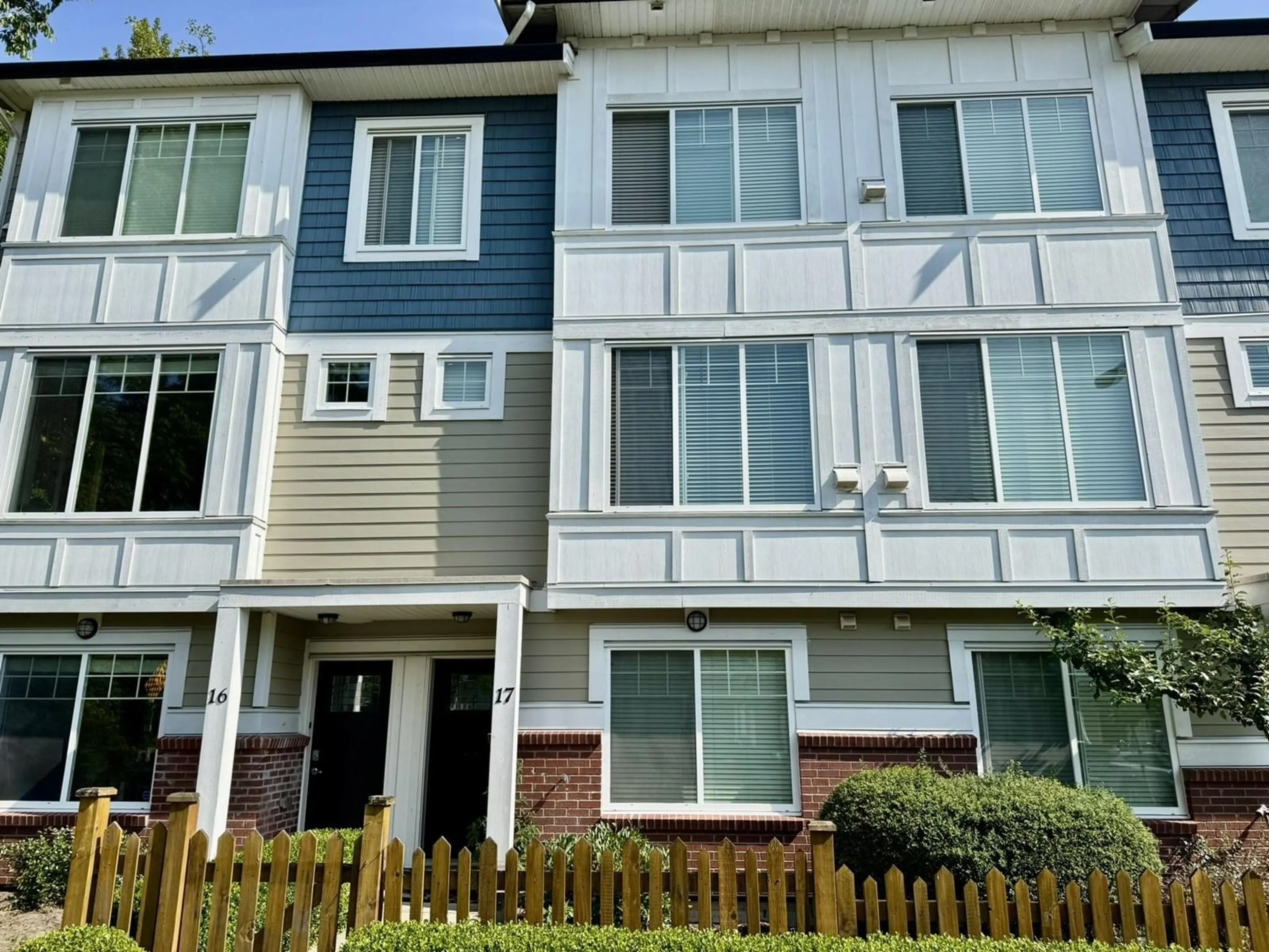 Home with vinyl exterior material, street for 17 - 8747 162, Surrey British Columbia V4N6R1
