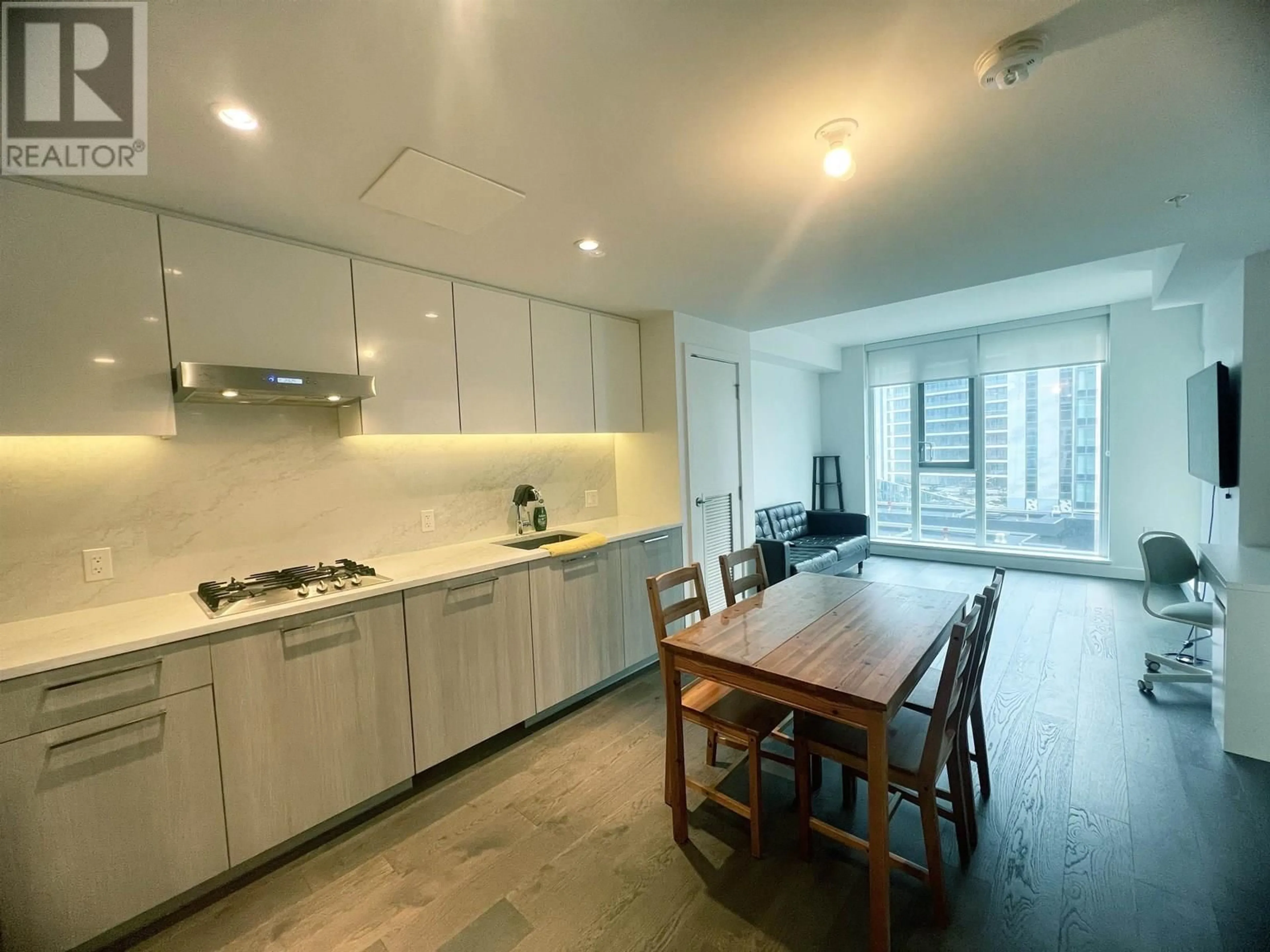 Unknown for 905 - 3331 NO. 3 ROAD, Richmond British Columbia V6X2B6