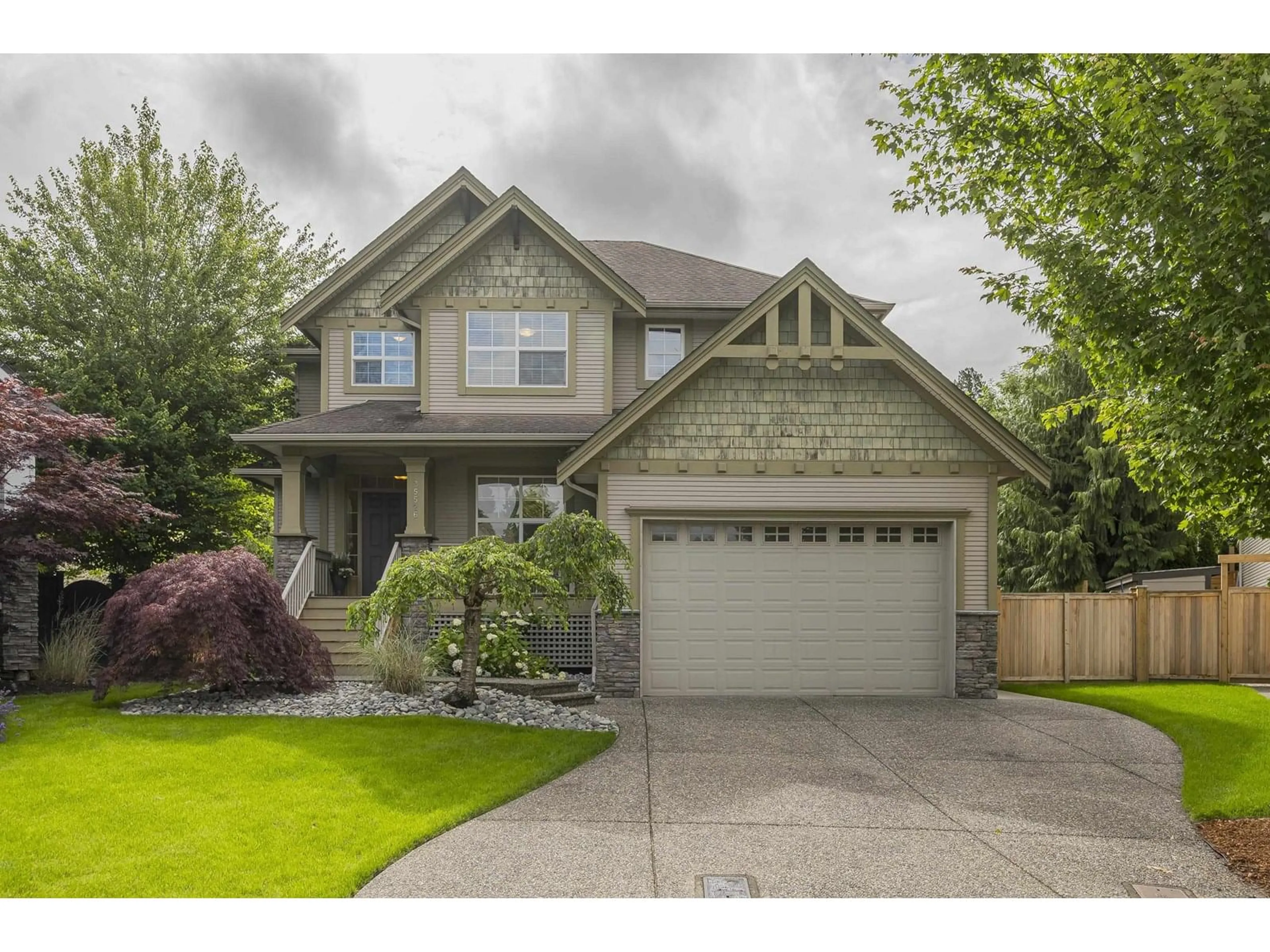 Home with vinyl exterior material, street for 35526 SHEENA, Abbotsford British Columbia V3G0A2