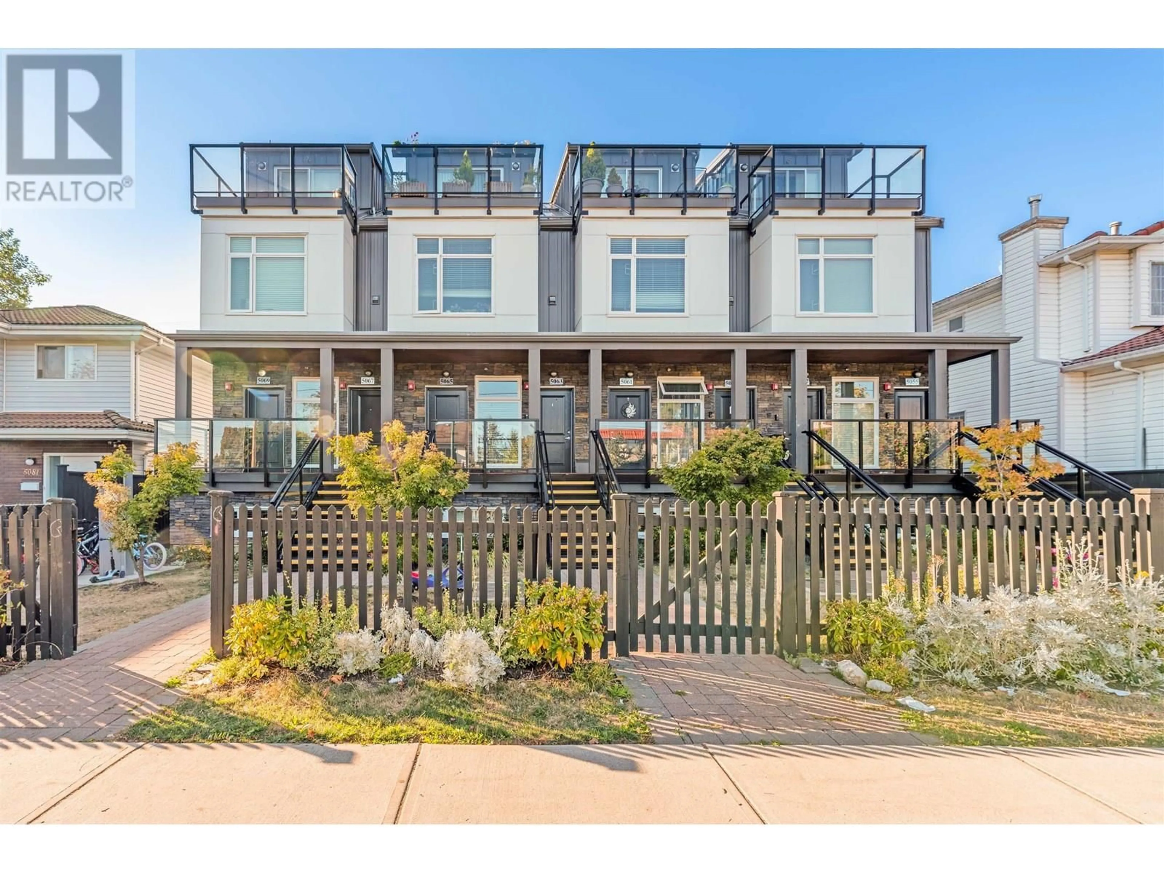 A pic from outside/outdoor area/front of a property/back of a property/a pic from drone, unknown for 5069 EARLES STREET, Vancouver British Columbia V5R3R8