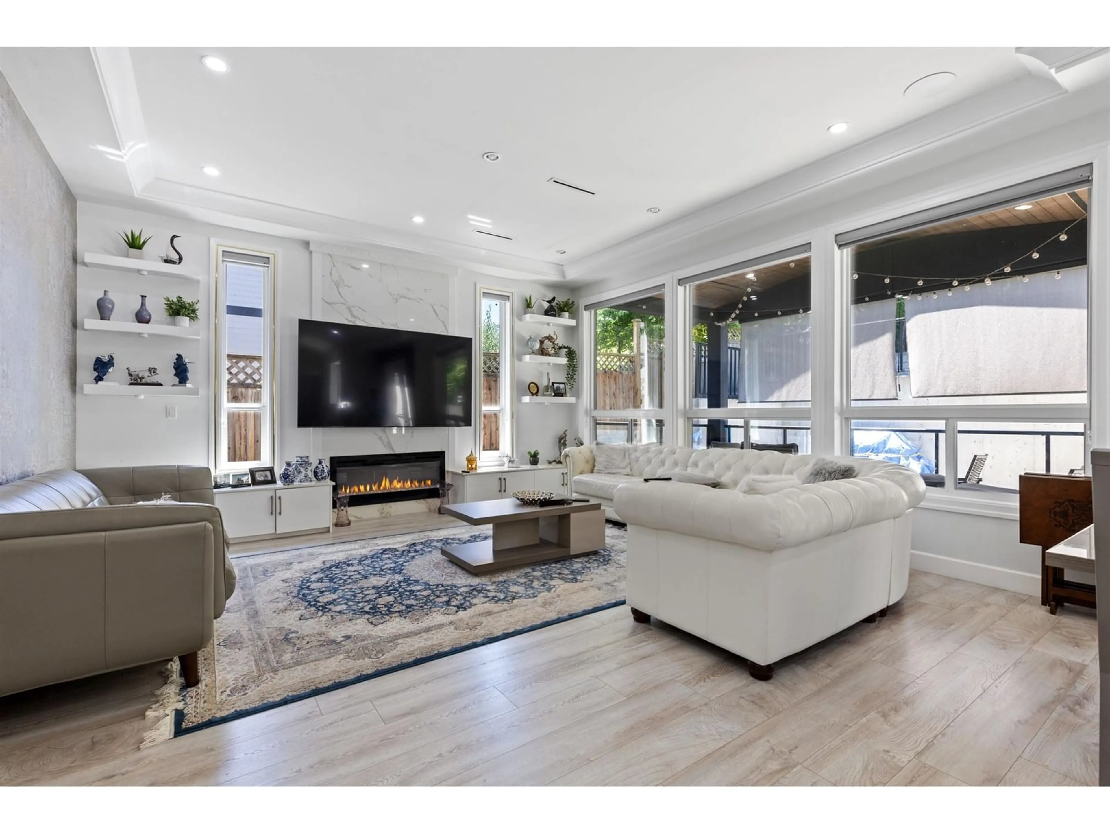 Living room with furniture, unknown for 14678 ST. ANDREWS, Surrey British Columbia V3R5V4