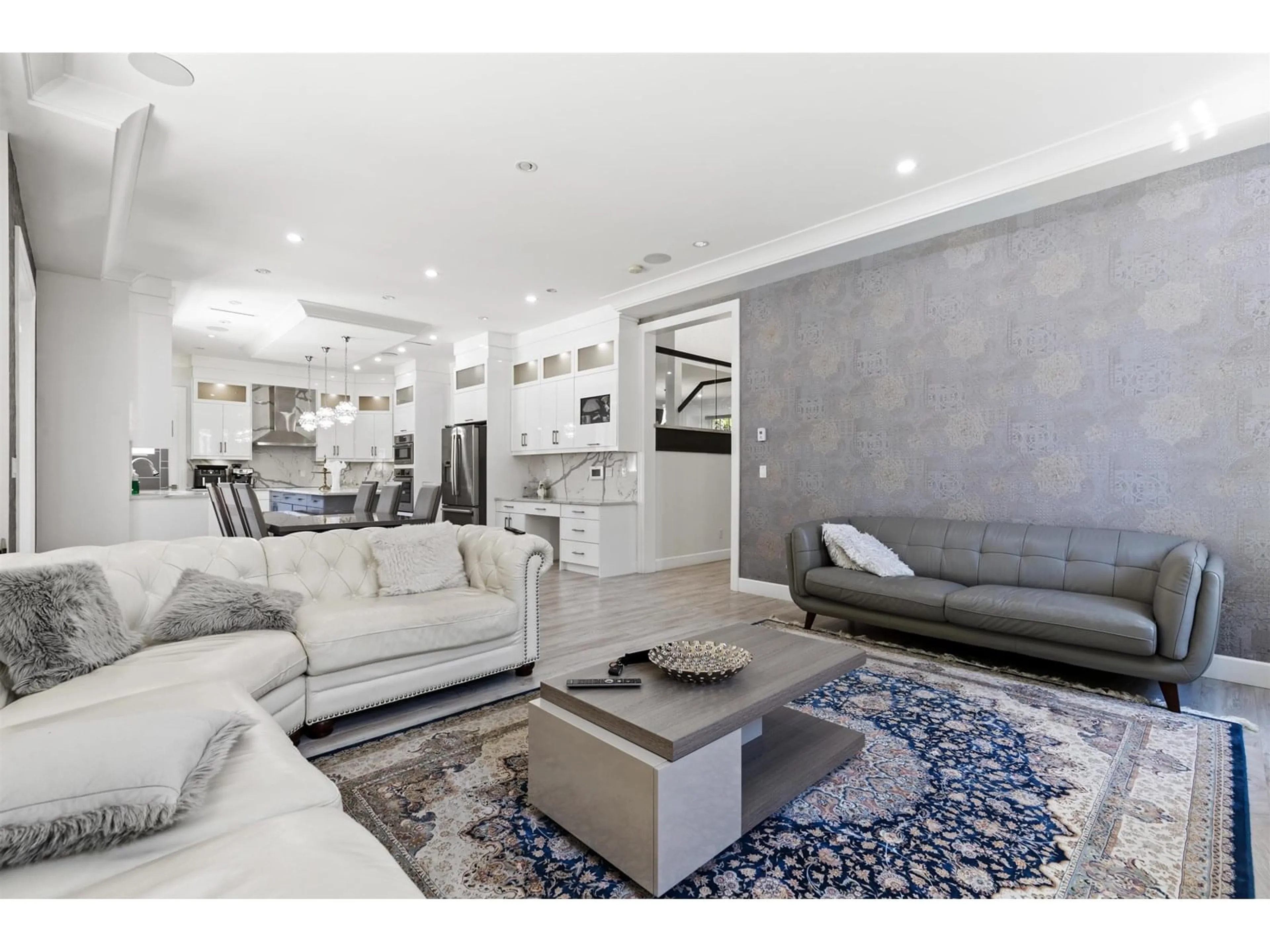 Living room with furniture, unknown for 14678 ST. ANDREWS, Surrey British Columbia V3R5V4