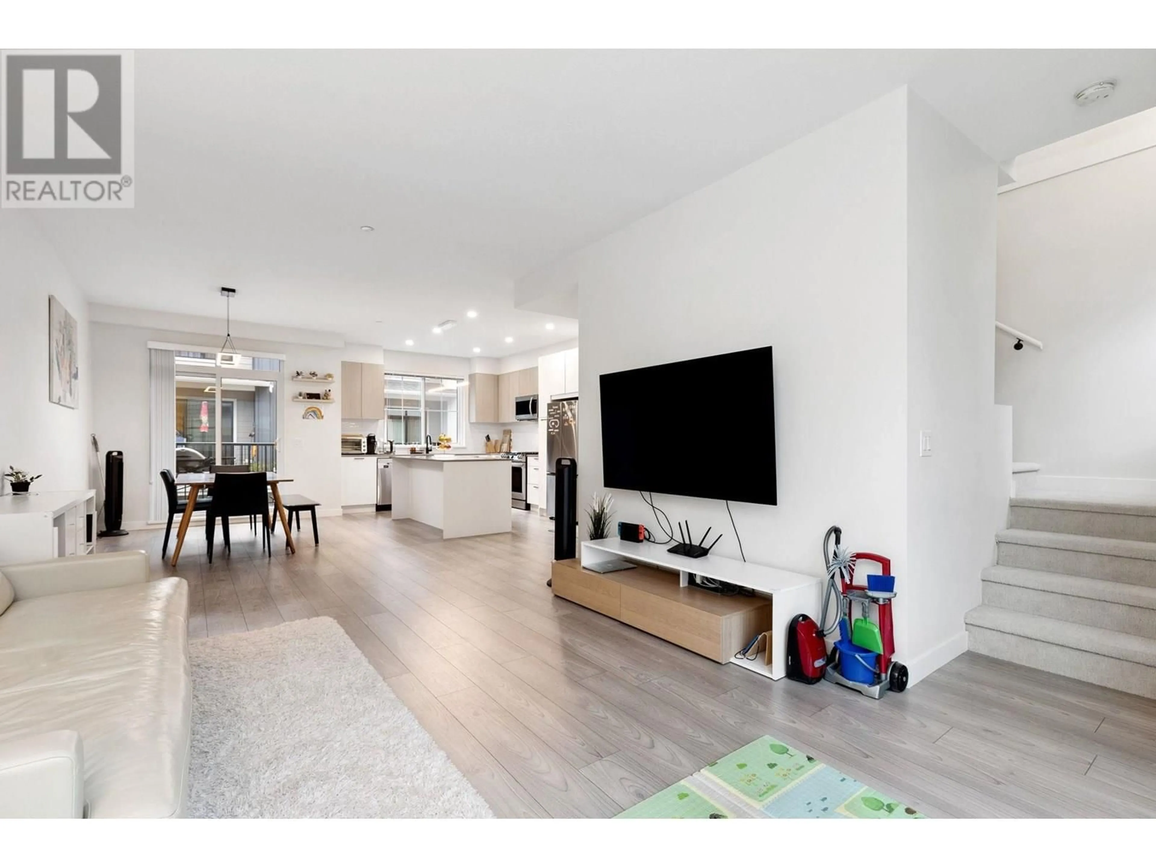 Open concept kitchen, unknown for 122 - 488 FURNESS STREET, New Westminster British Columbia V3M0M1