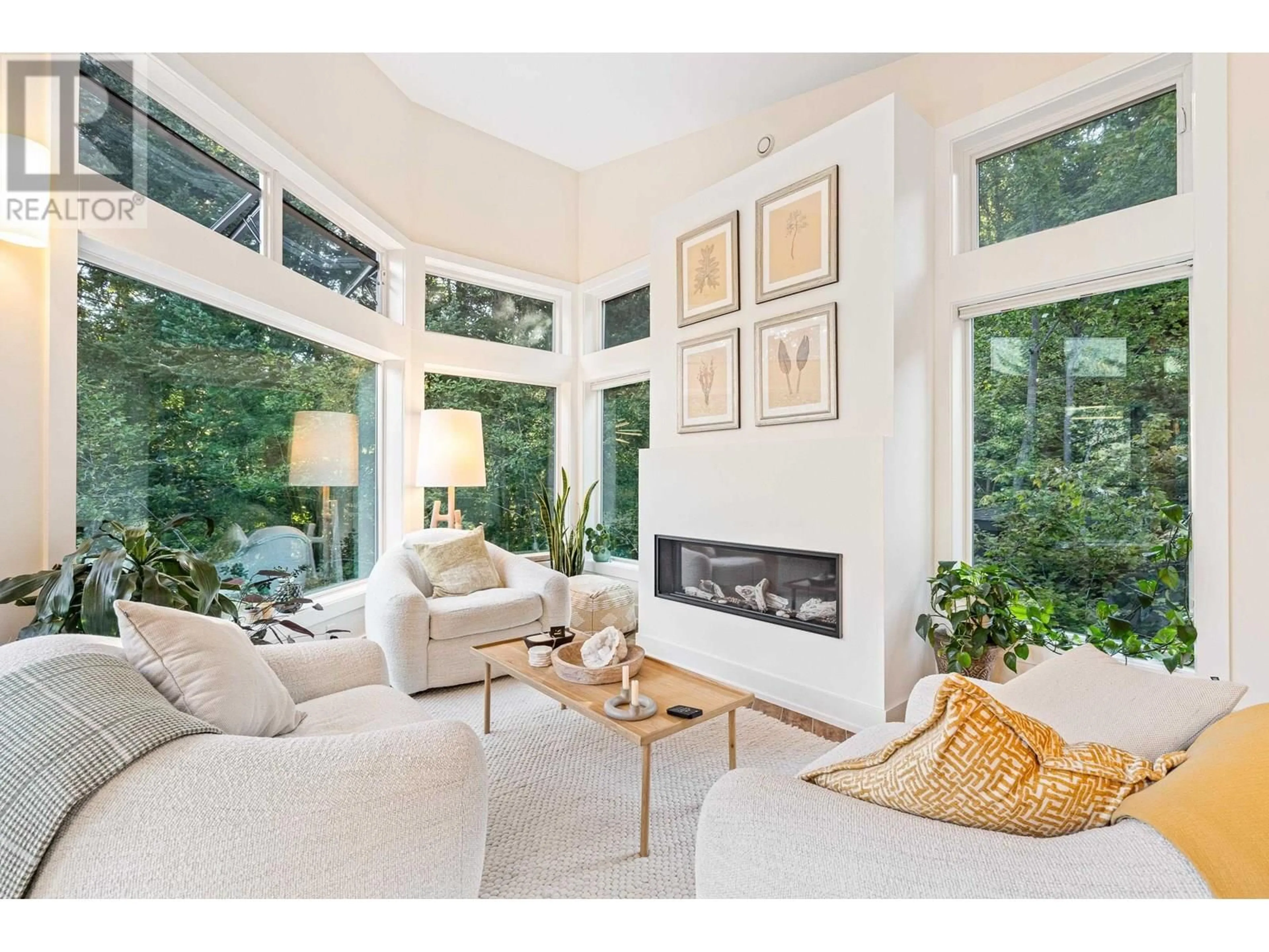 Living room with furniture, unknown for 1545 TYNEBRIDGE COURT, Whistler British Columbia V8E0A3