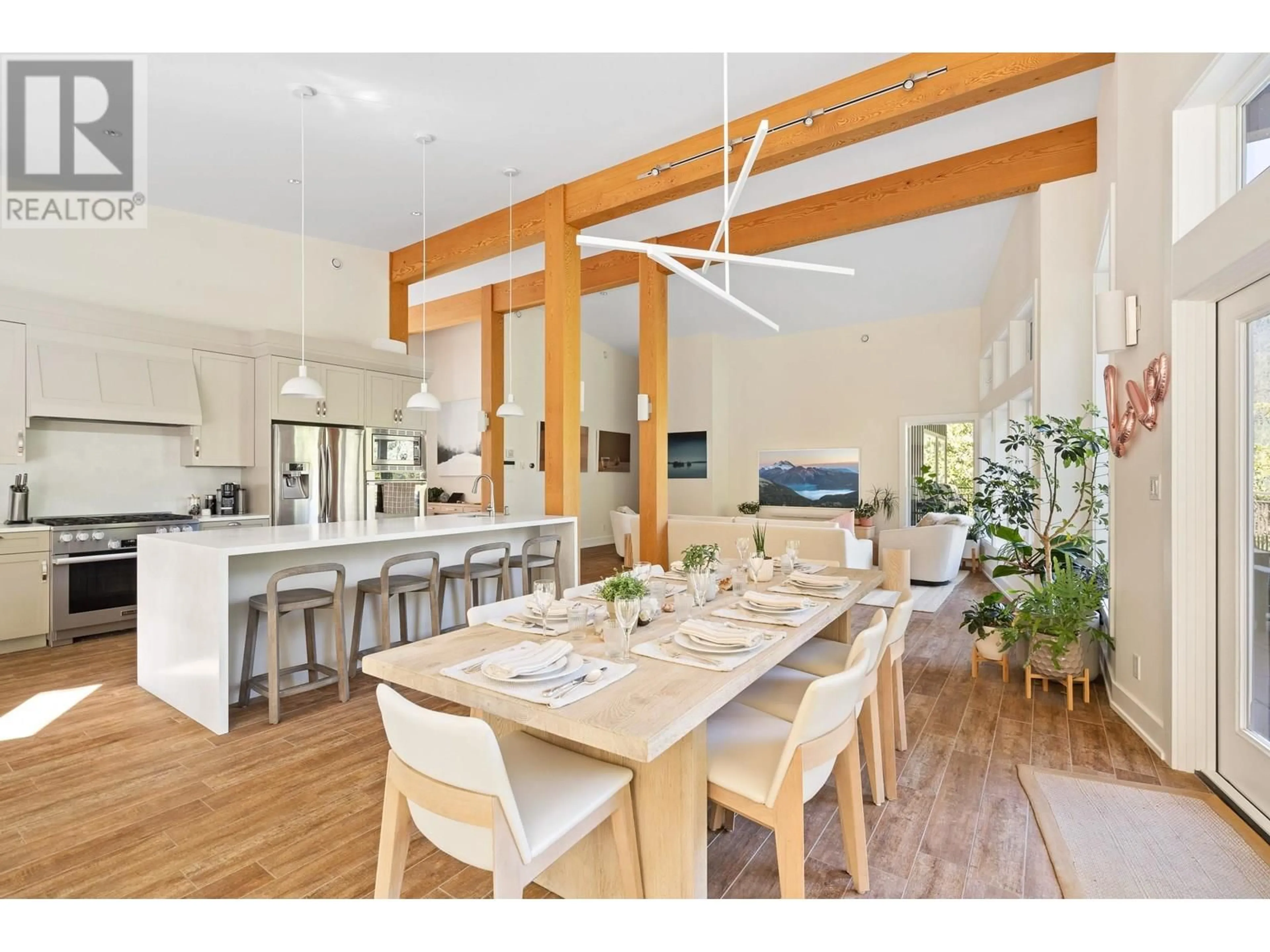 Open concept kitchen, wood/laminate floor for 1545 TYNEBRIDGE COURT, Whistler British Columbia V8E0A3