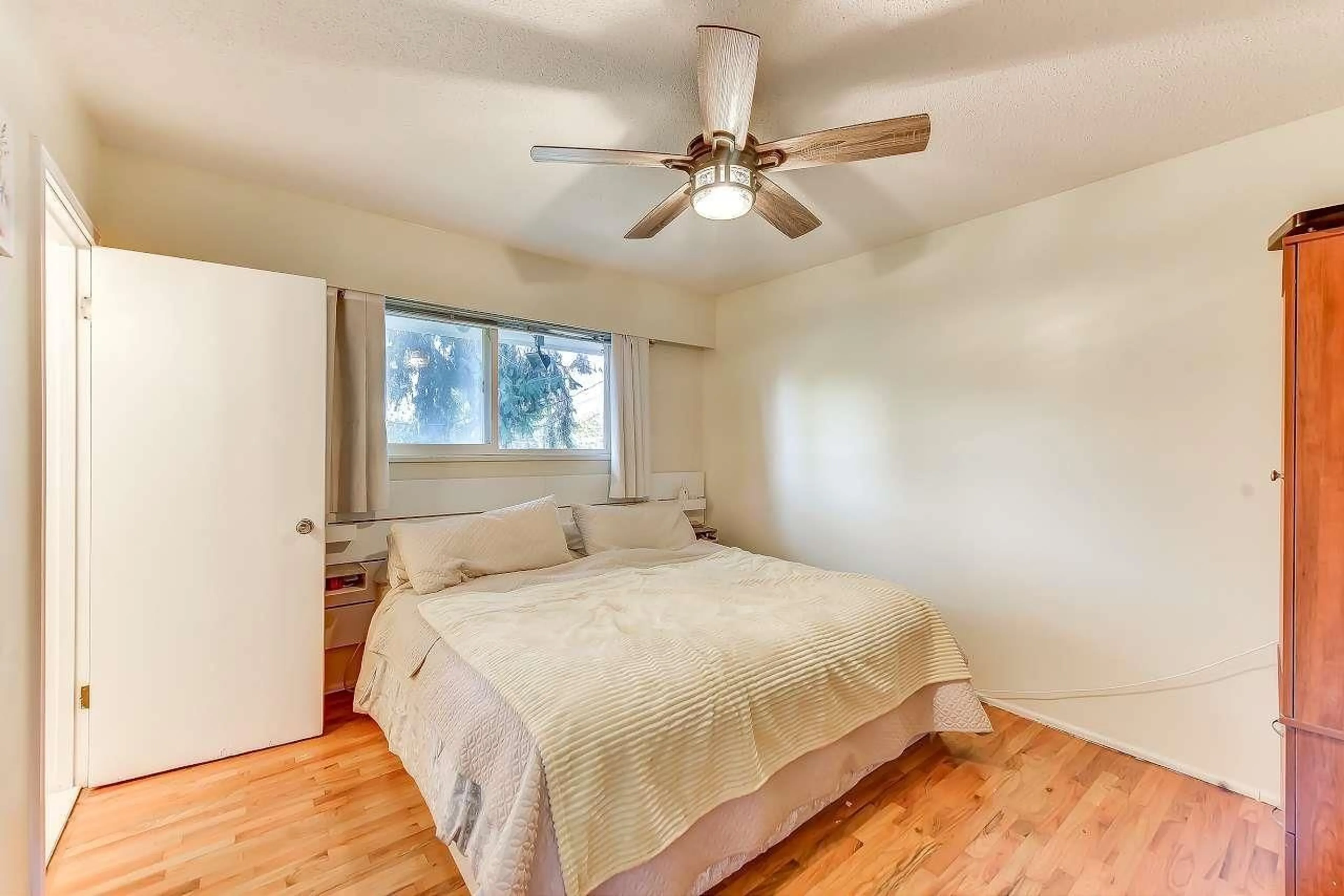 Bedroom with bed, wood/laminate floor for 10957 JAY, Surrey British Columbia V3R5B3