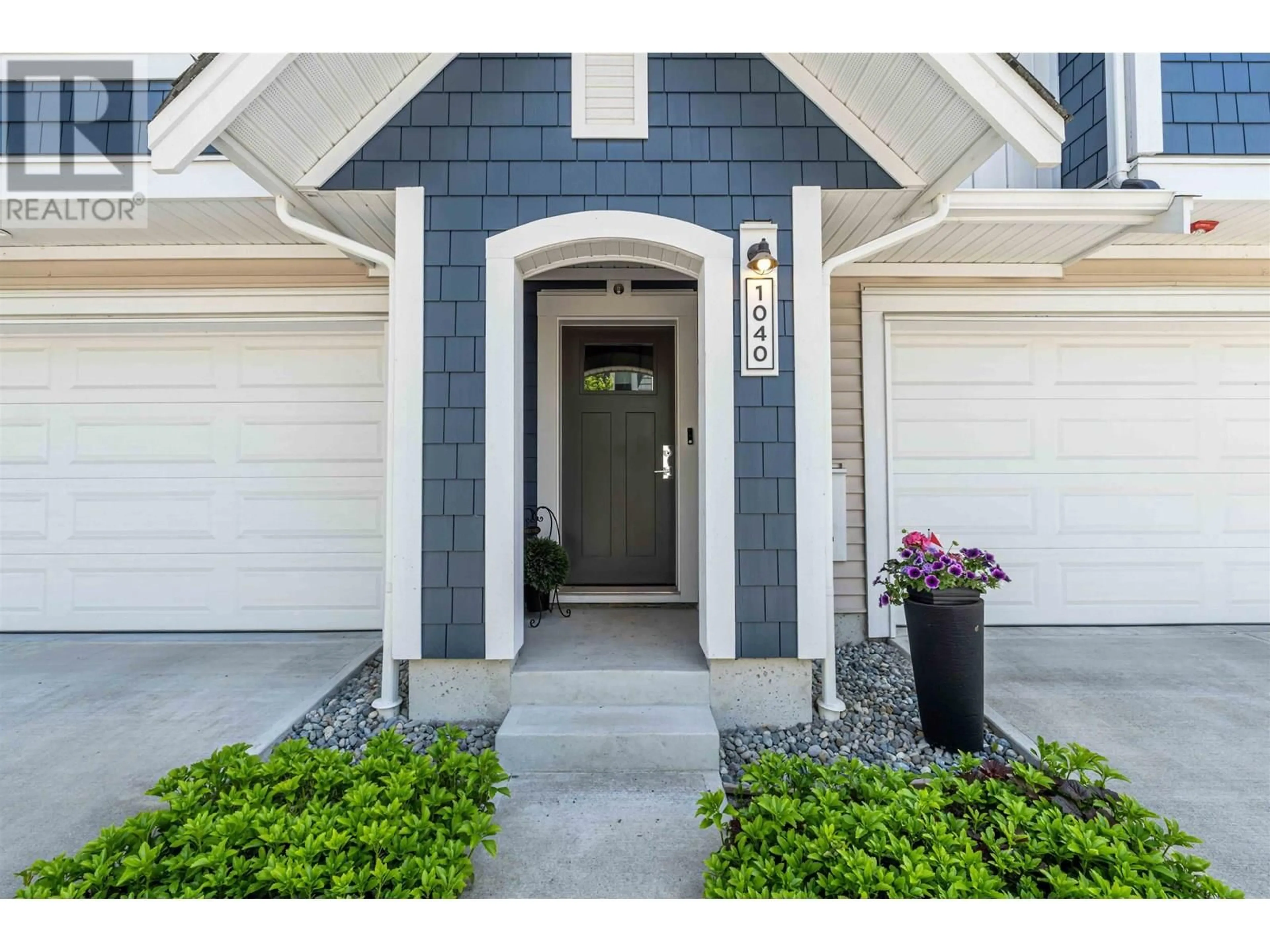 Indoor entryway for 1040 - 11280 PAZARENA PLACE, Maple Ridge British Columbia V2X4K9