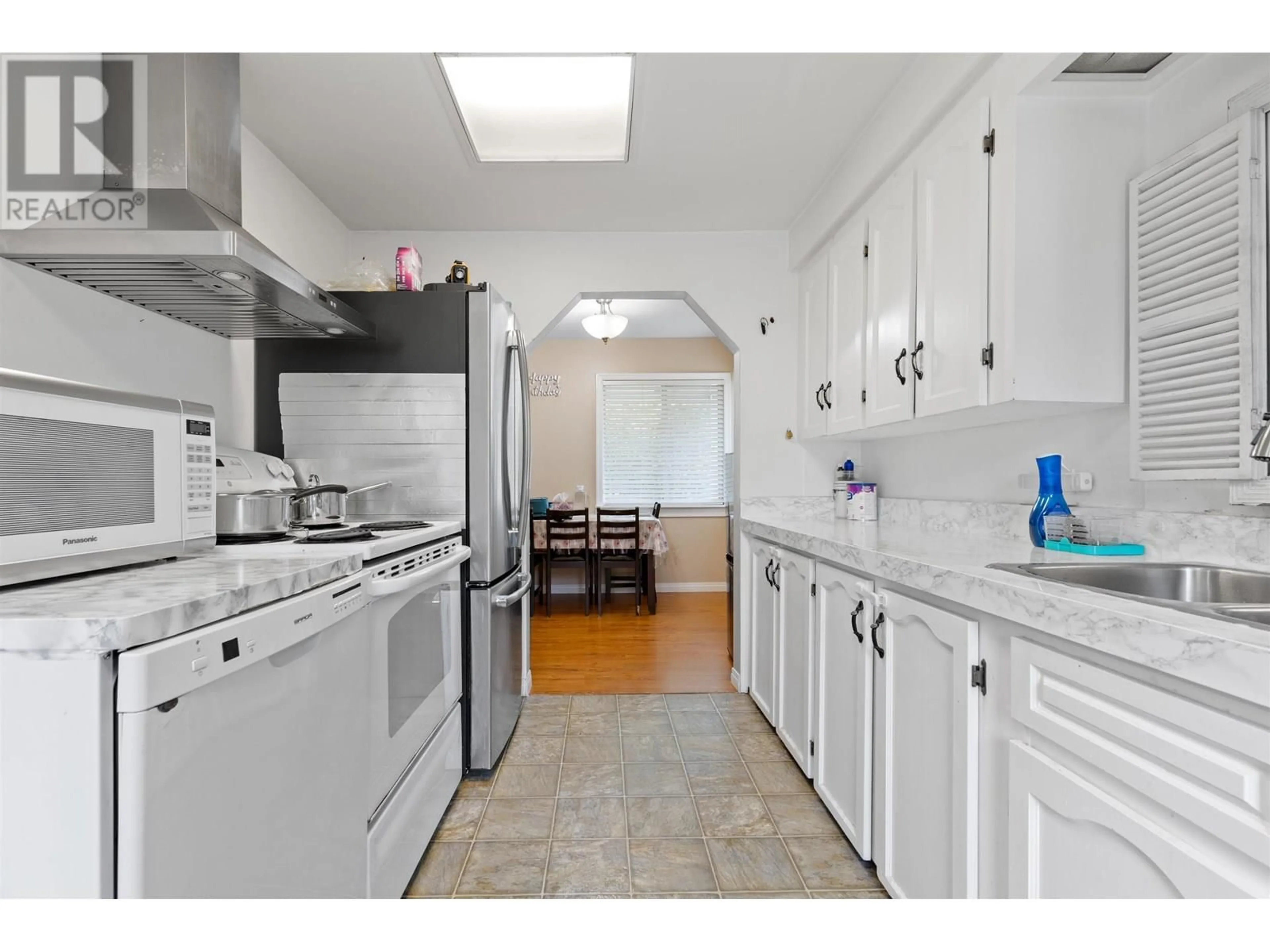 Standard kitchen, ceramic/tile floor for 12121 228 STREET, Maple Ridge British Columbia V2X6M2