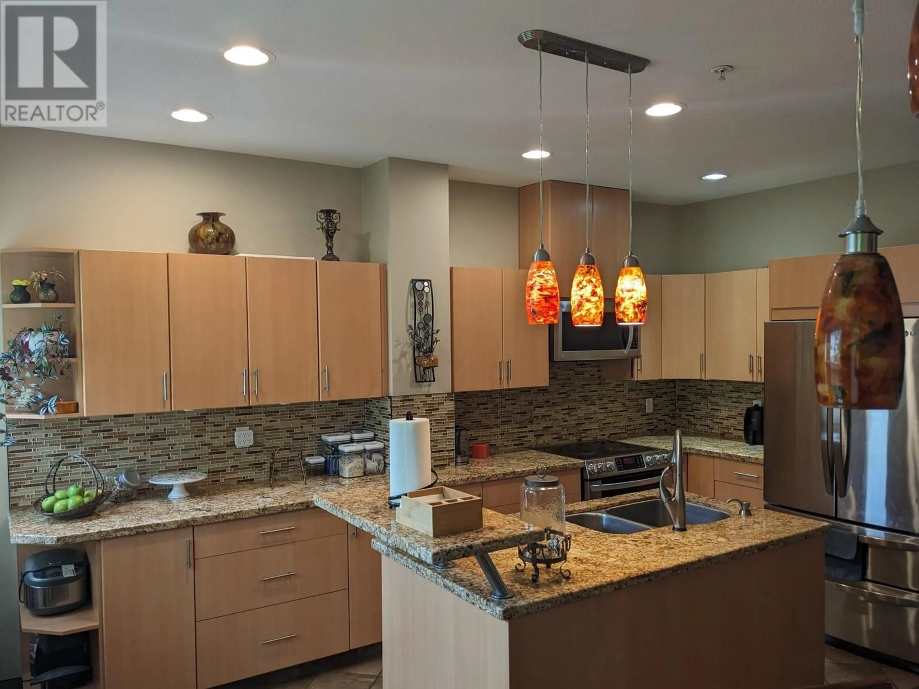 Contemporary kitchen, ceramic/tile floor for 64 - 1055 RIVERWOOD GATE, Port Coquitlam British Columbia V3B8C3