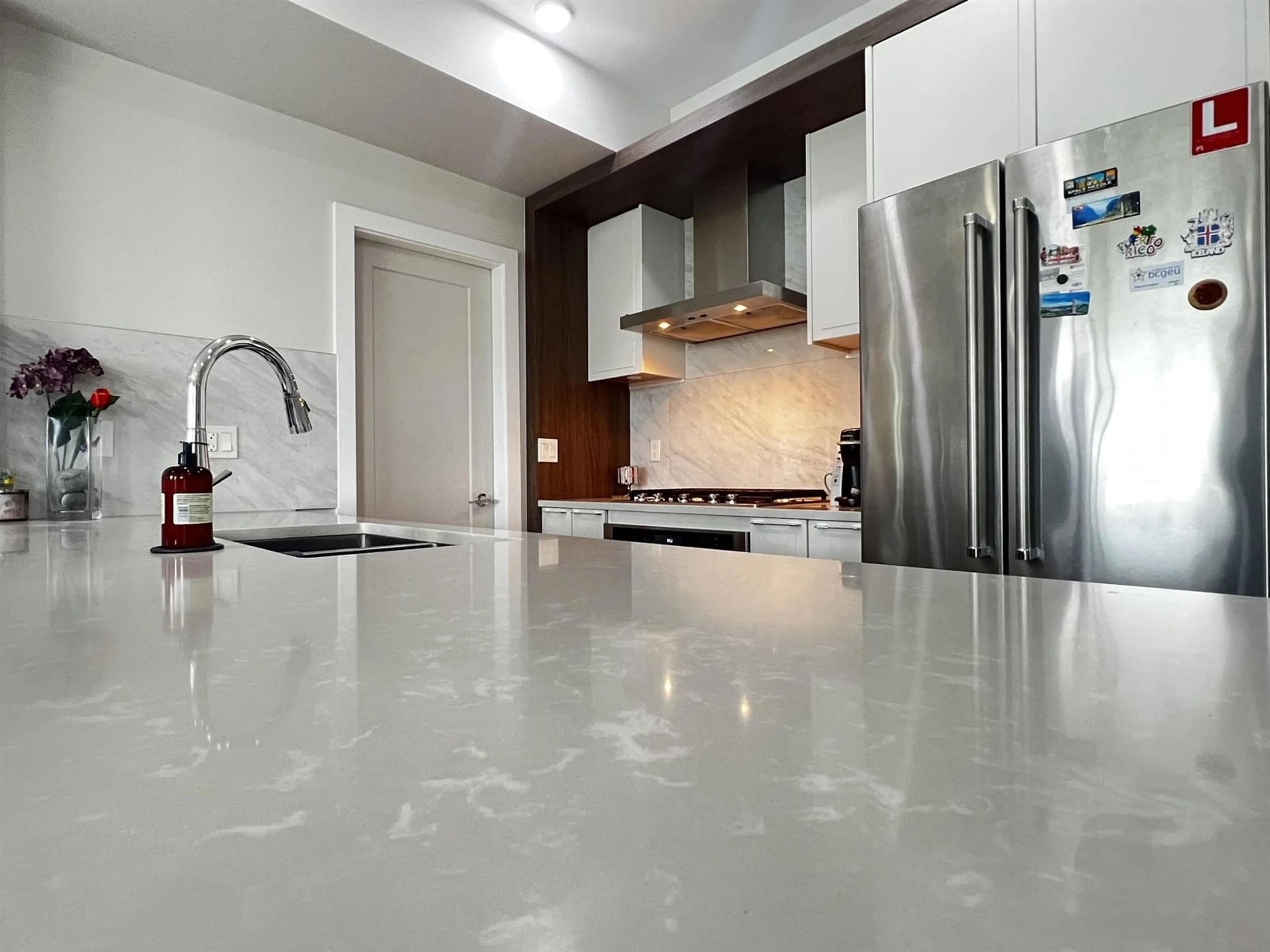 Open concept kitchen, unknown for 403 - 11501 84, Delta British Columbia V4C0E5