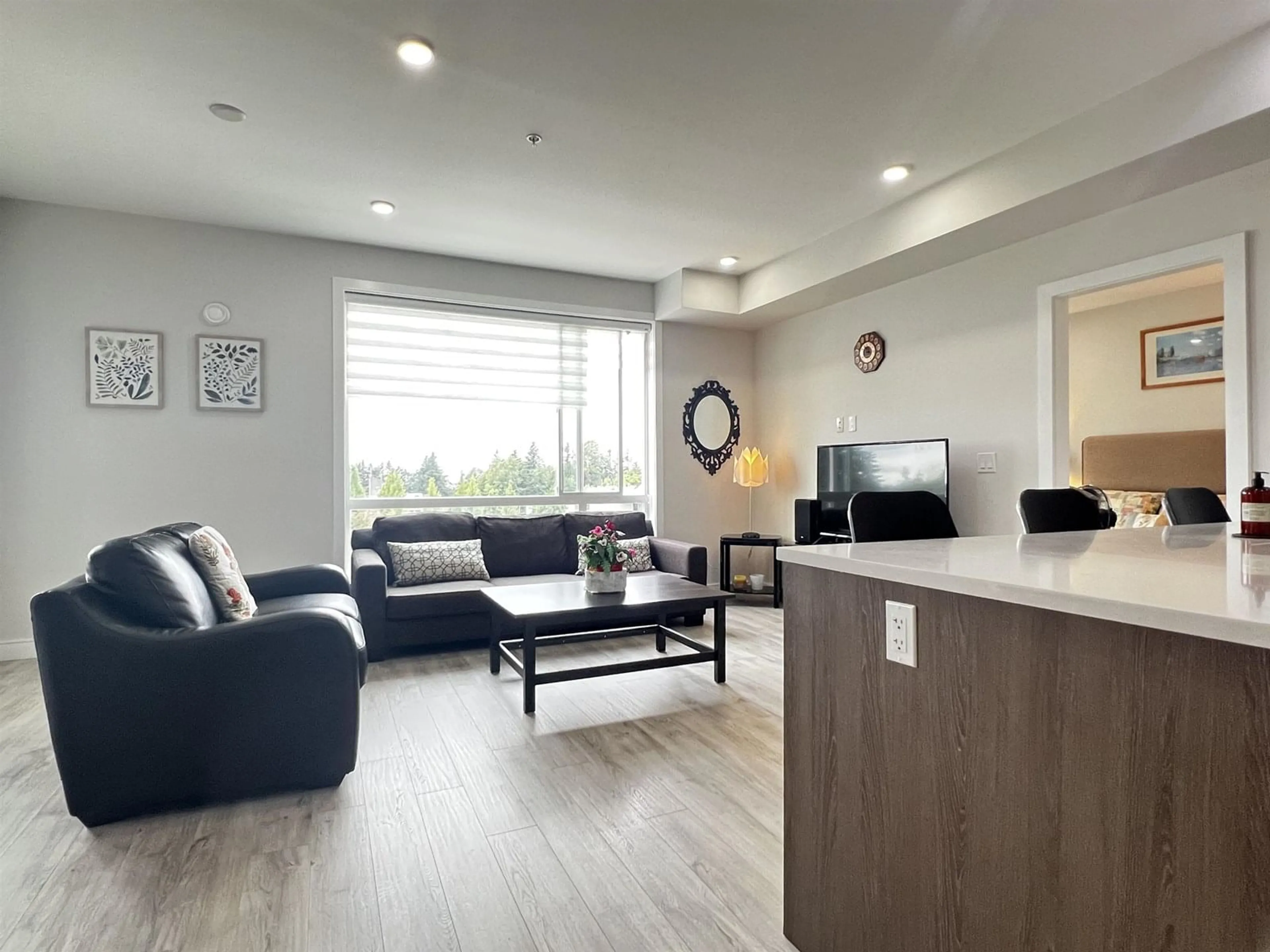 Living room with furniture, wood/laminate floor for 403 - 11501 84, Delta British Columbia V4C0E5