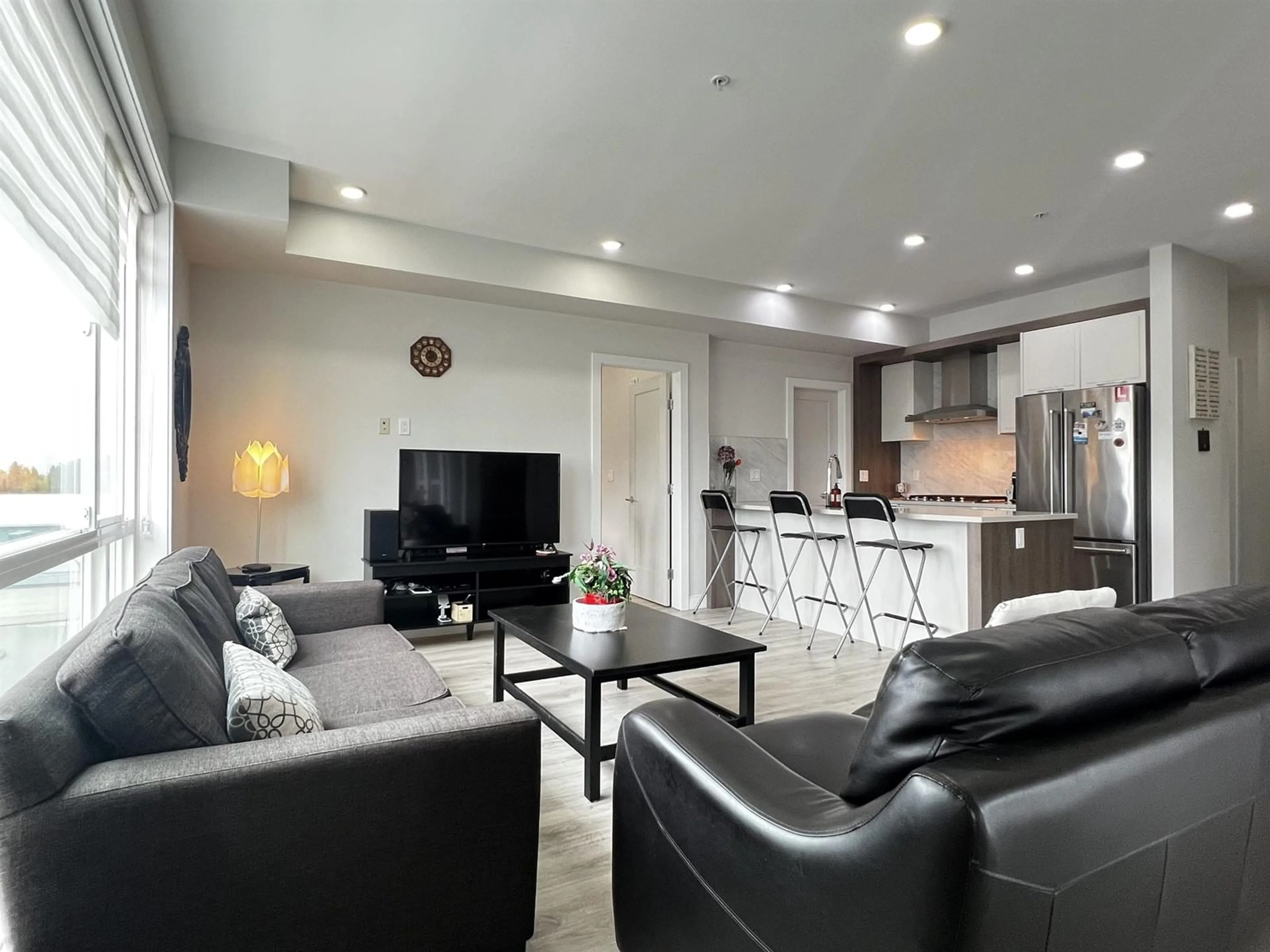 Living room with furniture, unknown for 403 - 11501 84, Delta British Columbia V4C0E5