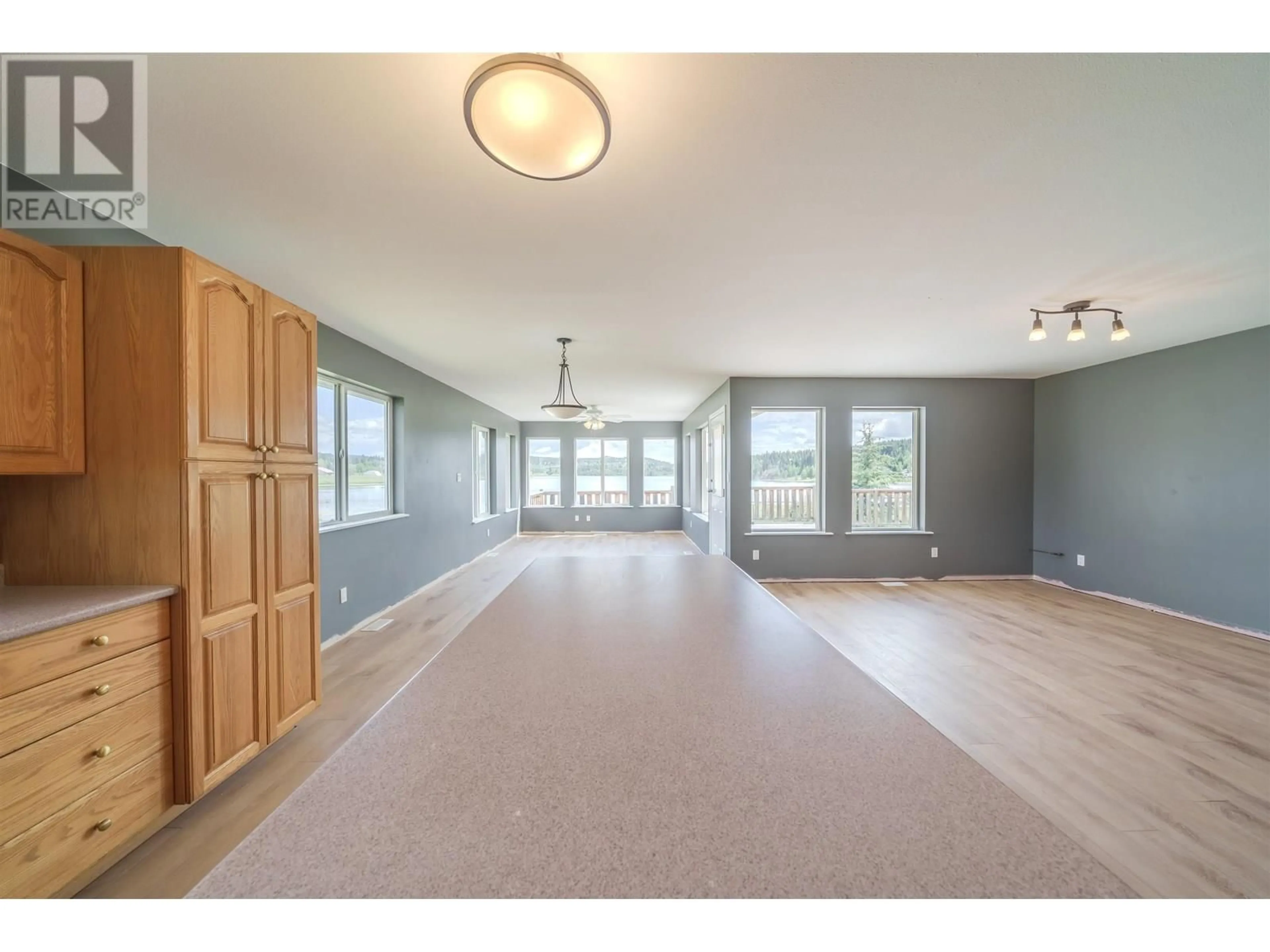 Unknown for 5526 LAKESIDE COURT, 103 Mile House British Columbia V0K2E1