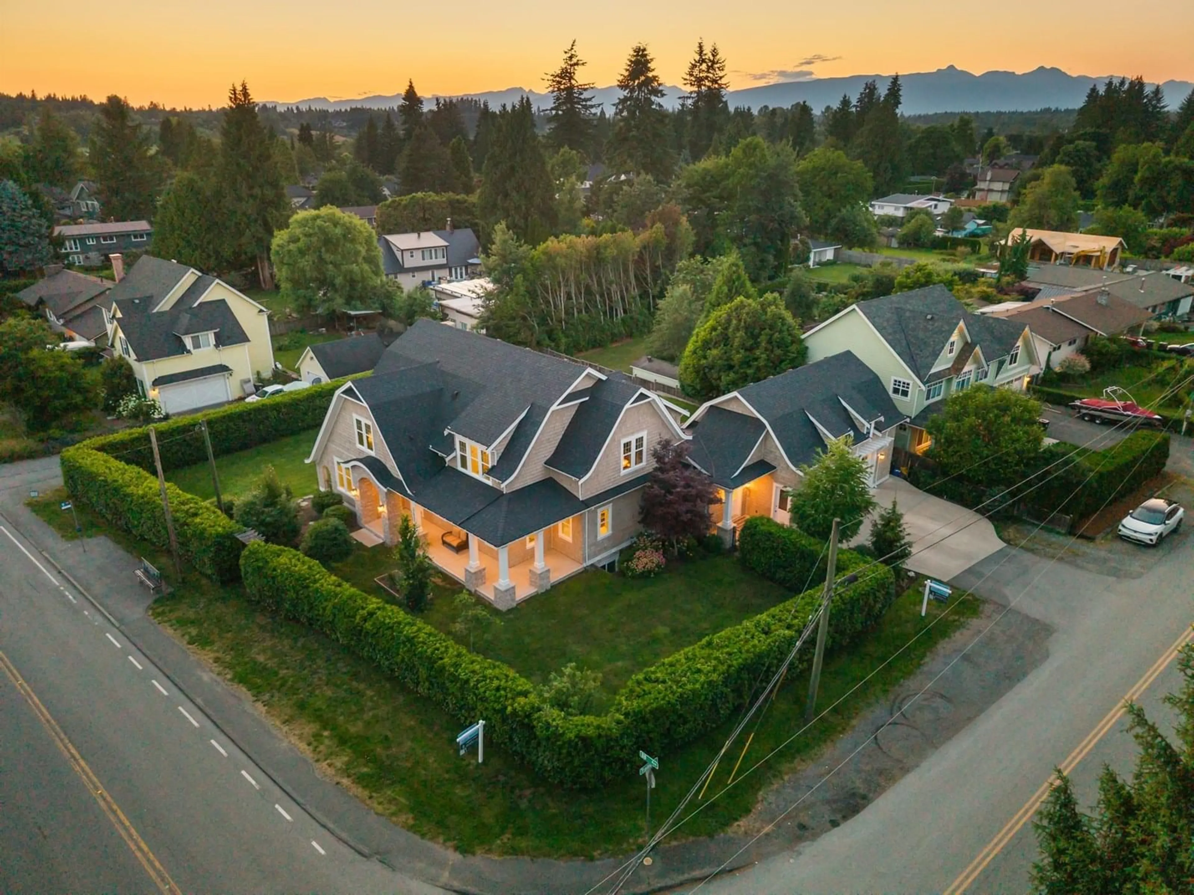 A pic from outside/outdoor area/front of a property/back of a property/a pic from drone, mountain view for 22843 88, Langley British Columbia V1M2R7