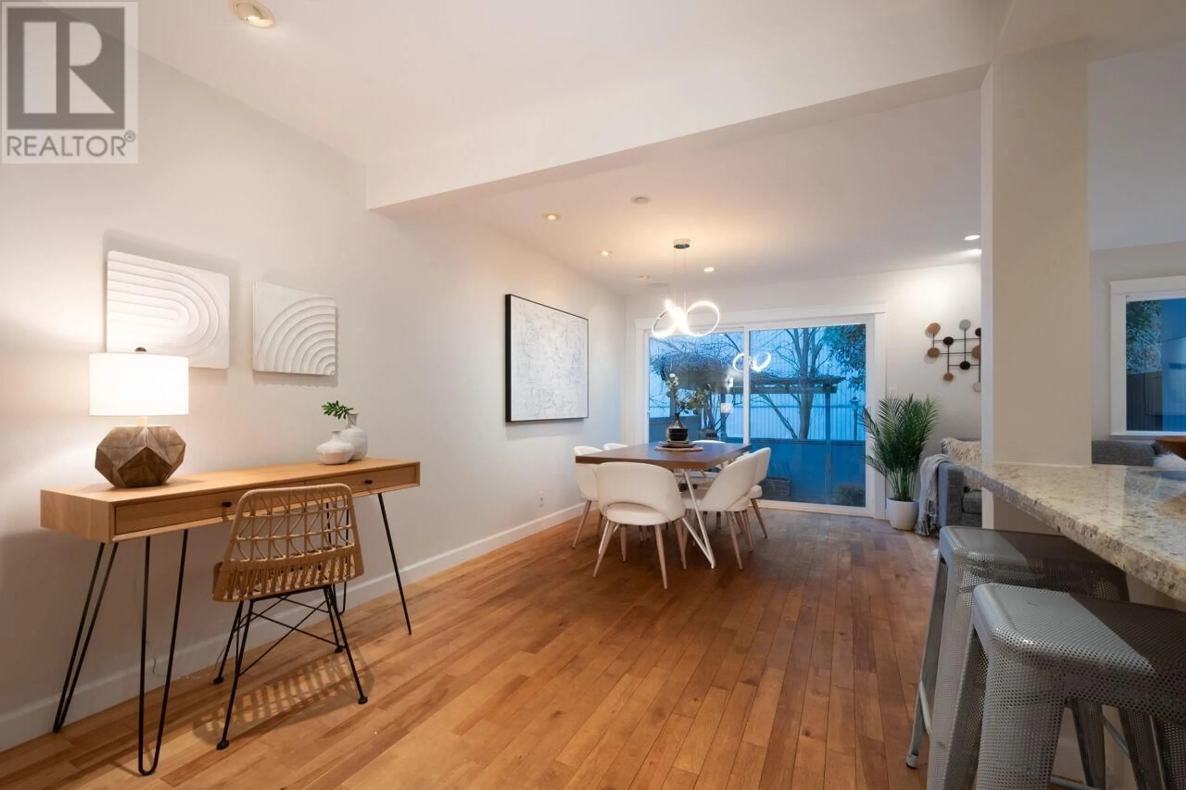 Unknown for 2034 DEEP COVE CRESCENT, North Vancouver British Columbia V7G1T2
