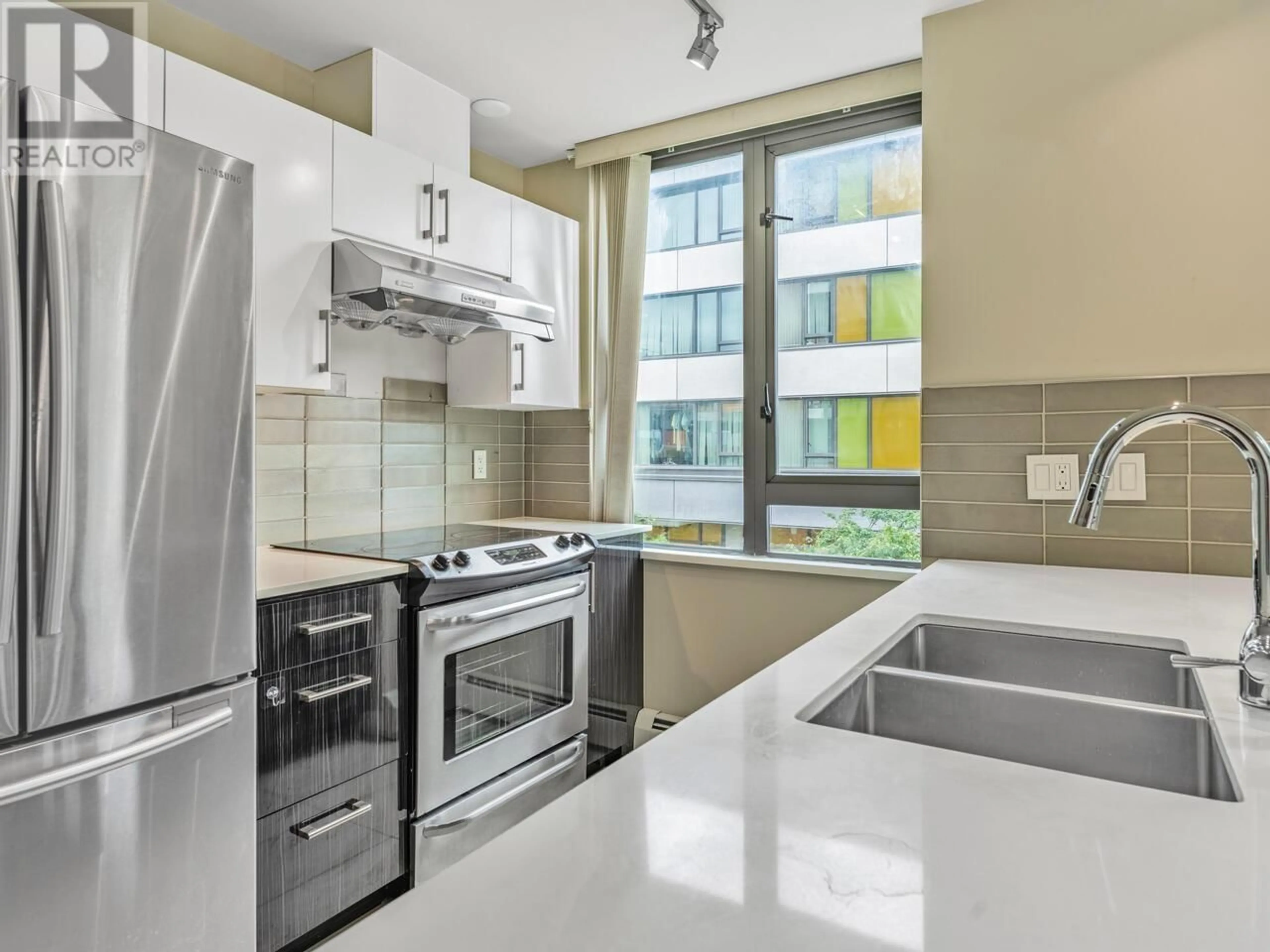 Standard kitchen, unknown for 216 - 2689 KINGSWAY, Vancouver British Columbia V5R0C3