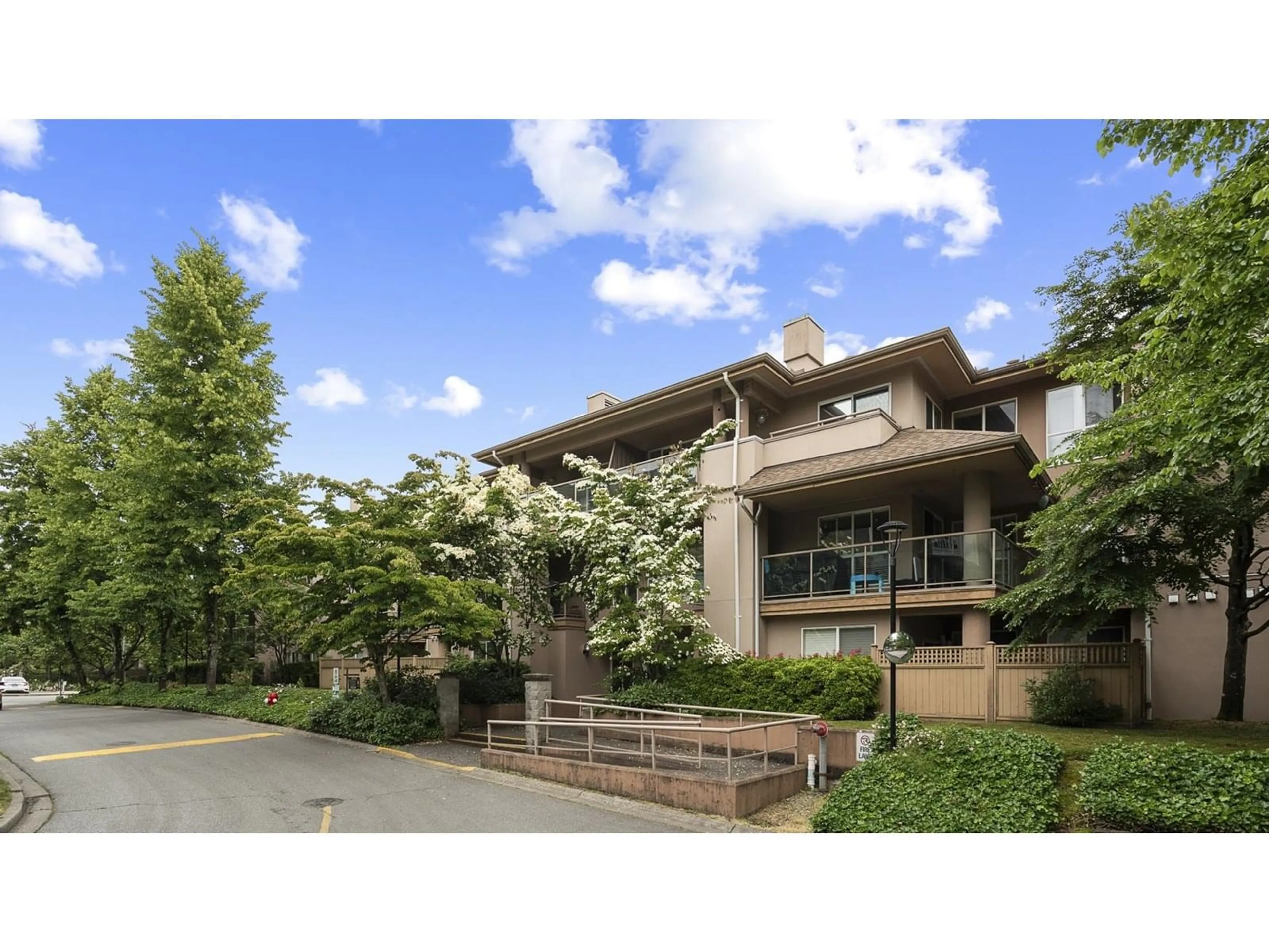 Unknown for 105 - 14998 101A, Surrey British Columbia V3R0T1