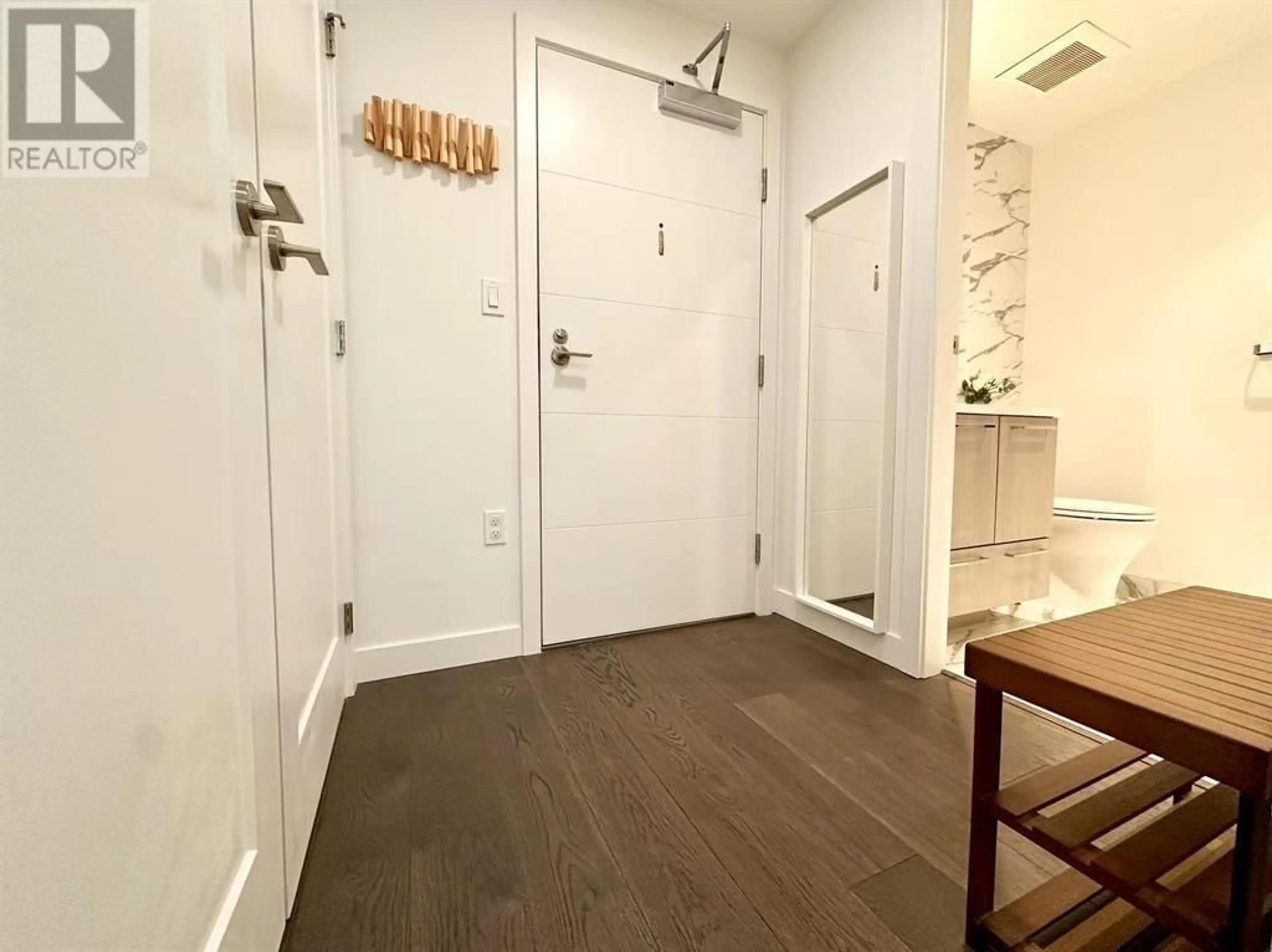 Indoor entryway for 1305 - 3331 NO. 3 ROAD, Richmond British Columbia V6X2B6
