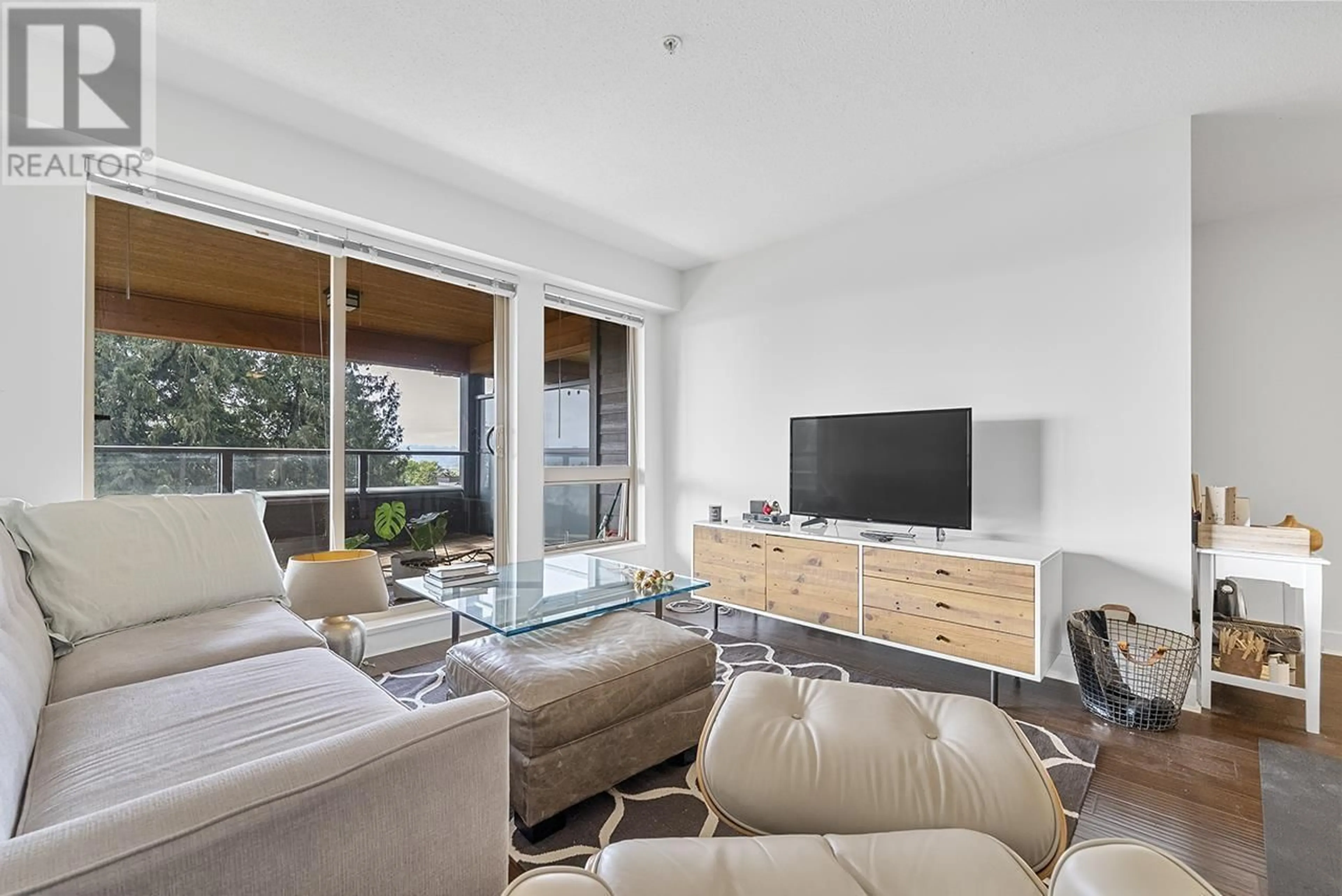 Living room with furniture, unknown for 316 - 500 ROYAL AVENUE, New Westminster British Columbia V3L0G5