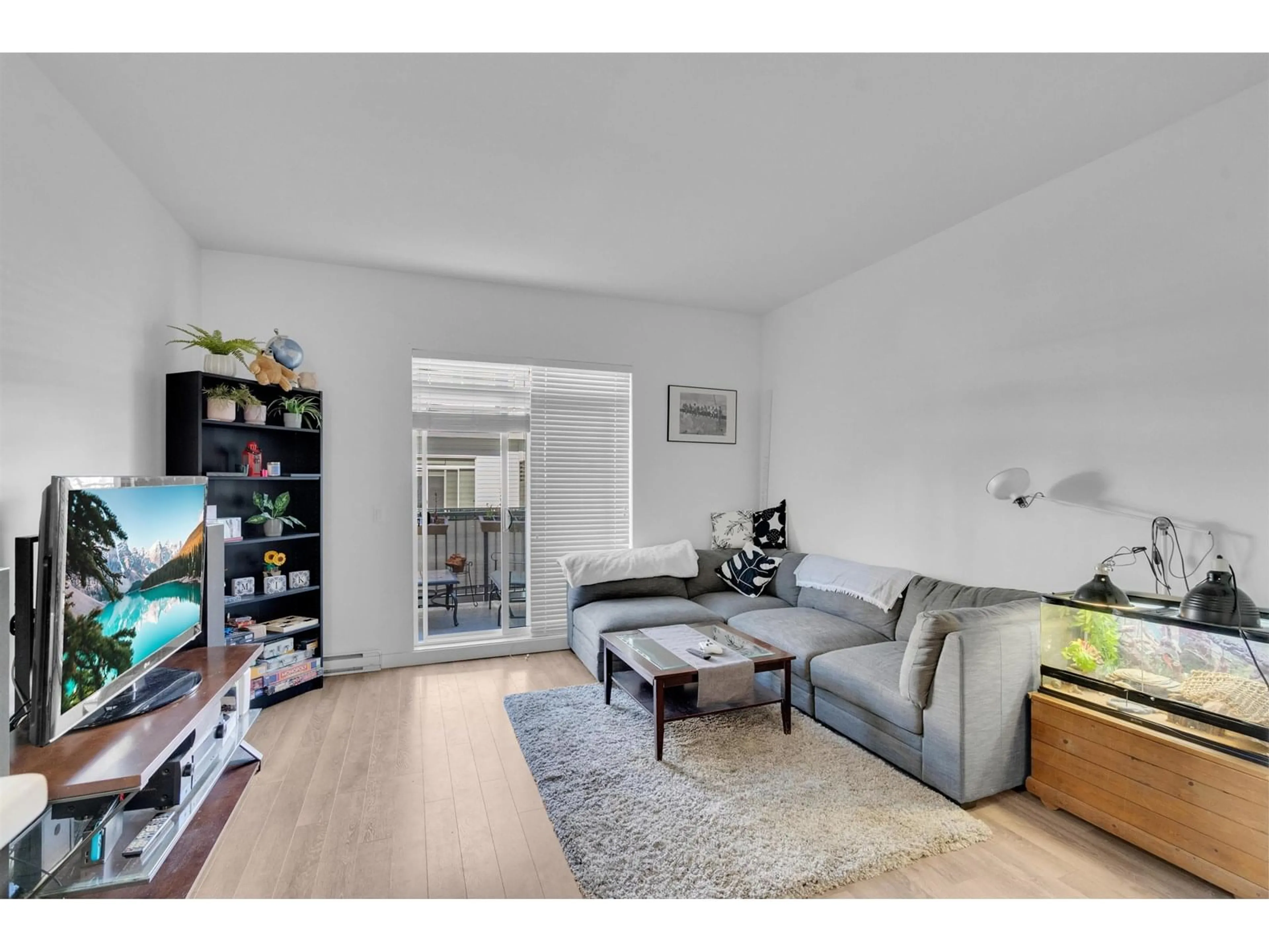Living room with furniture, unknown for 4 - 13636 81A, Surrey British Columbia V3W1H9