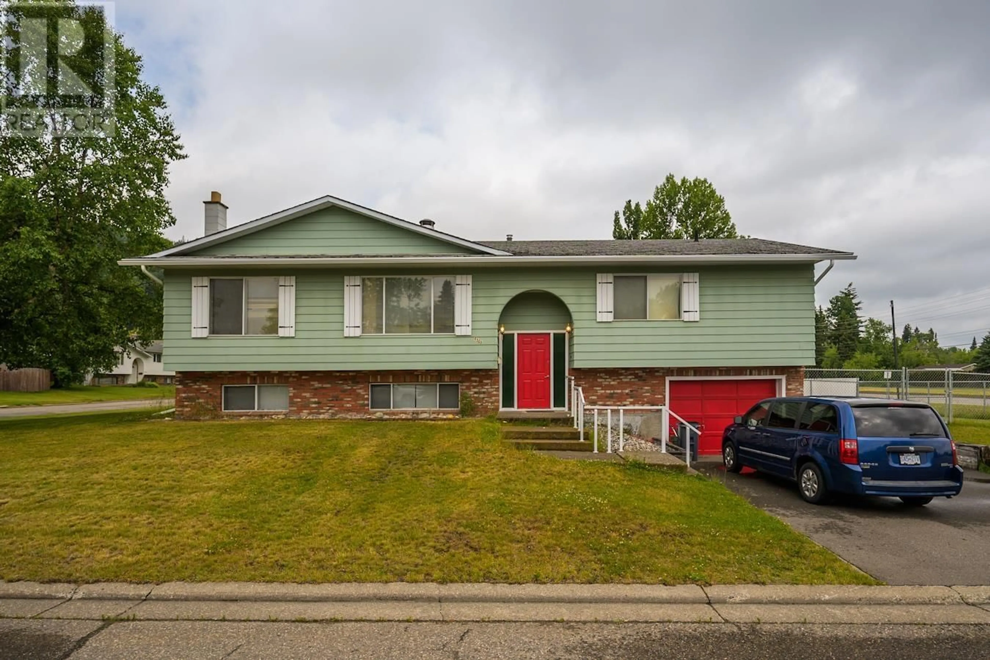 Home with vinyl exterior material, street for 4508 CASCADE AVENUE, Prince George British Columbia V2M6L4