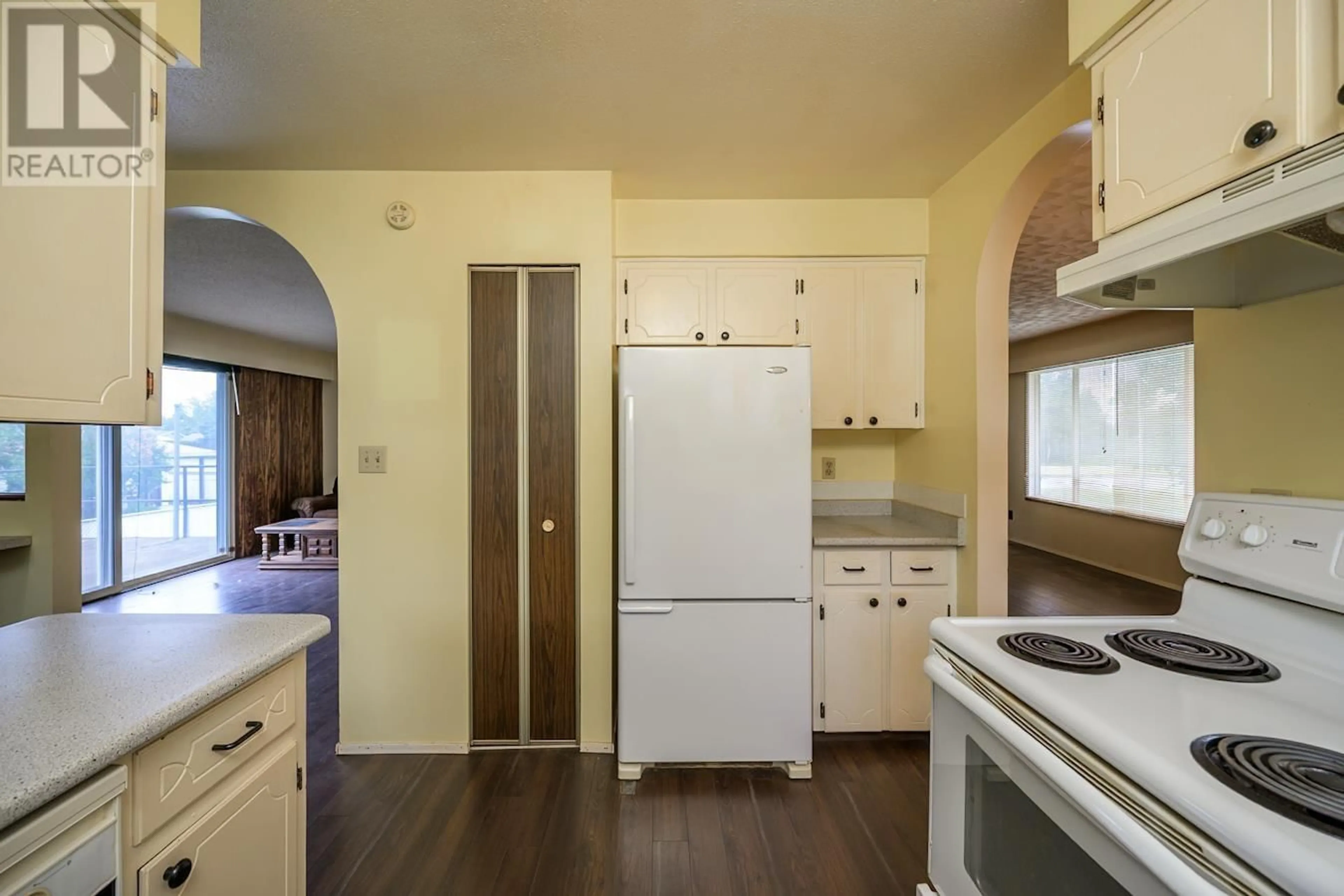 Standard kitchen, unknown for 4508 CASCADE AVENUE, Prince George British Columbia V2M6L4