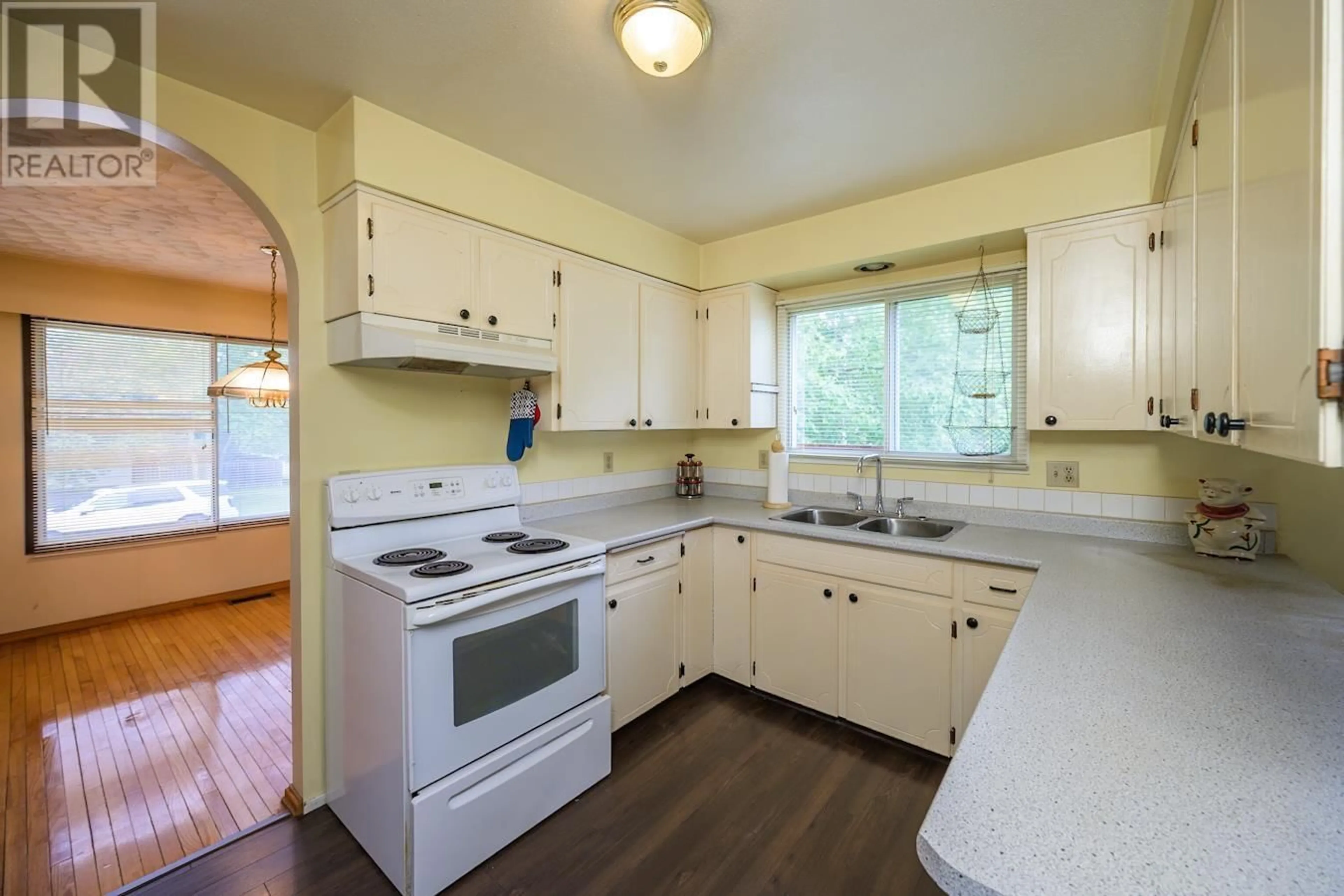Standard kitchen, unknown for 4508 CASCADE AVENUE, Prince George British Columbia V2M6L4