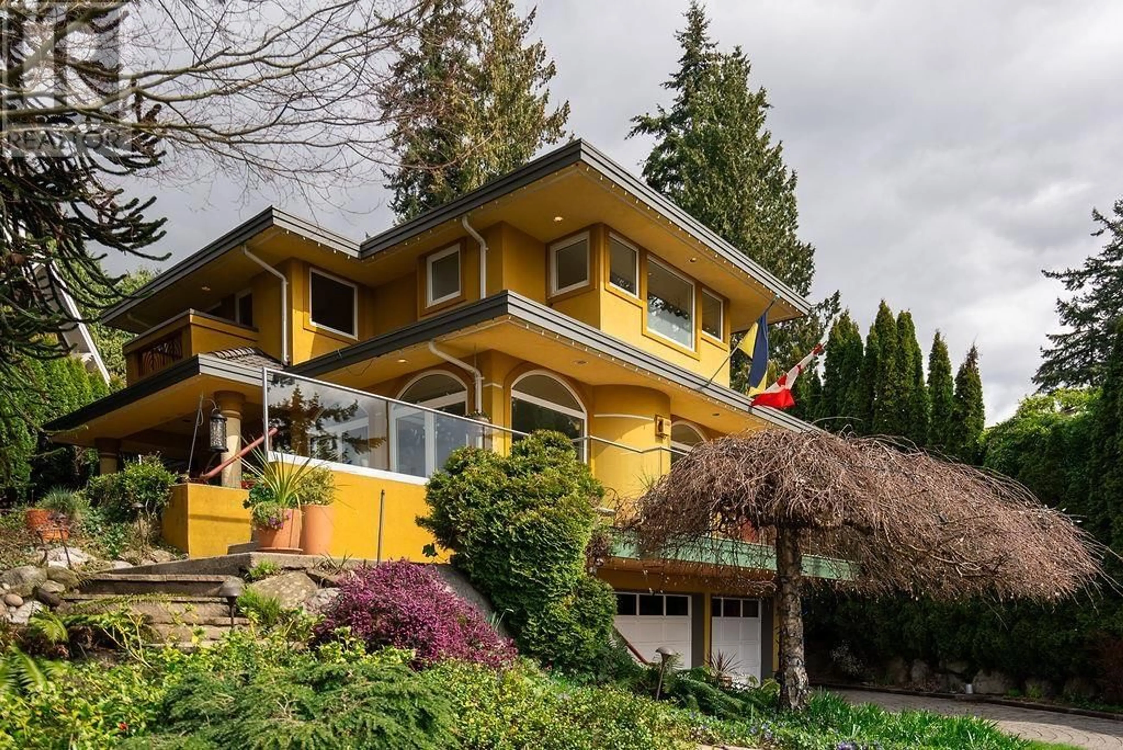Home with vinyl exterior material, street for 2635 ROSEBERY AVENUE, West Vancouver British Columbia V7V3A3