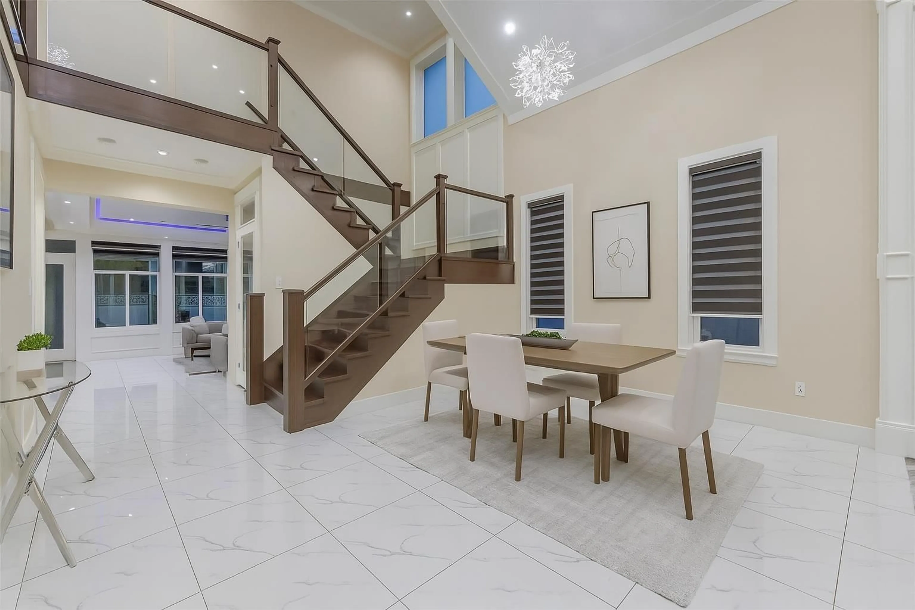 Indoor foyer for 12629 90 AVENUE, Surrey British Columbia V3V6J3