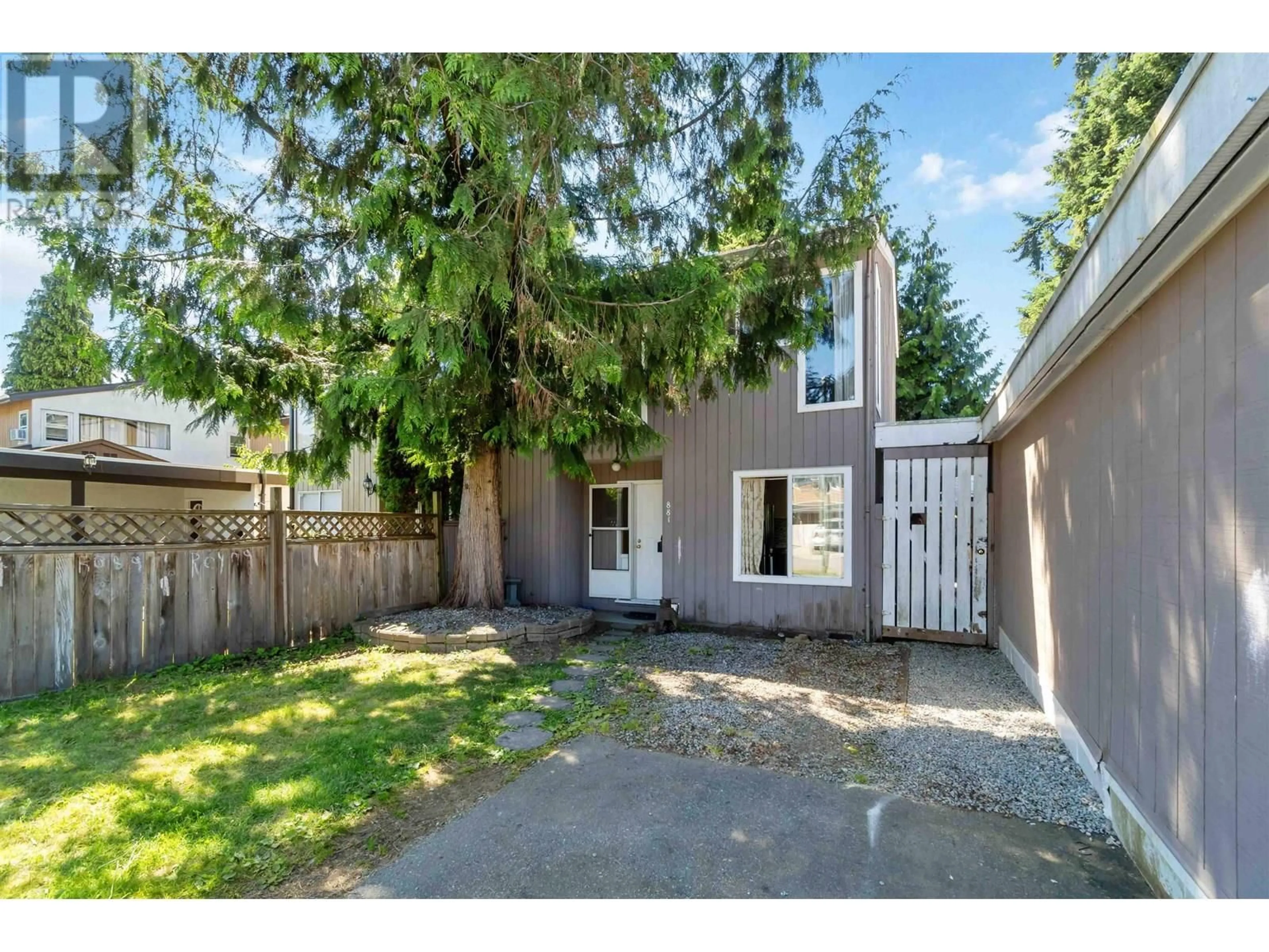 A pic from outside/outdoor area/front of a property/back of a property/a pic from drone, street for 881 PINEBROOK PLACE, Coquitlam British Columbia V3C4C1