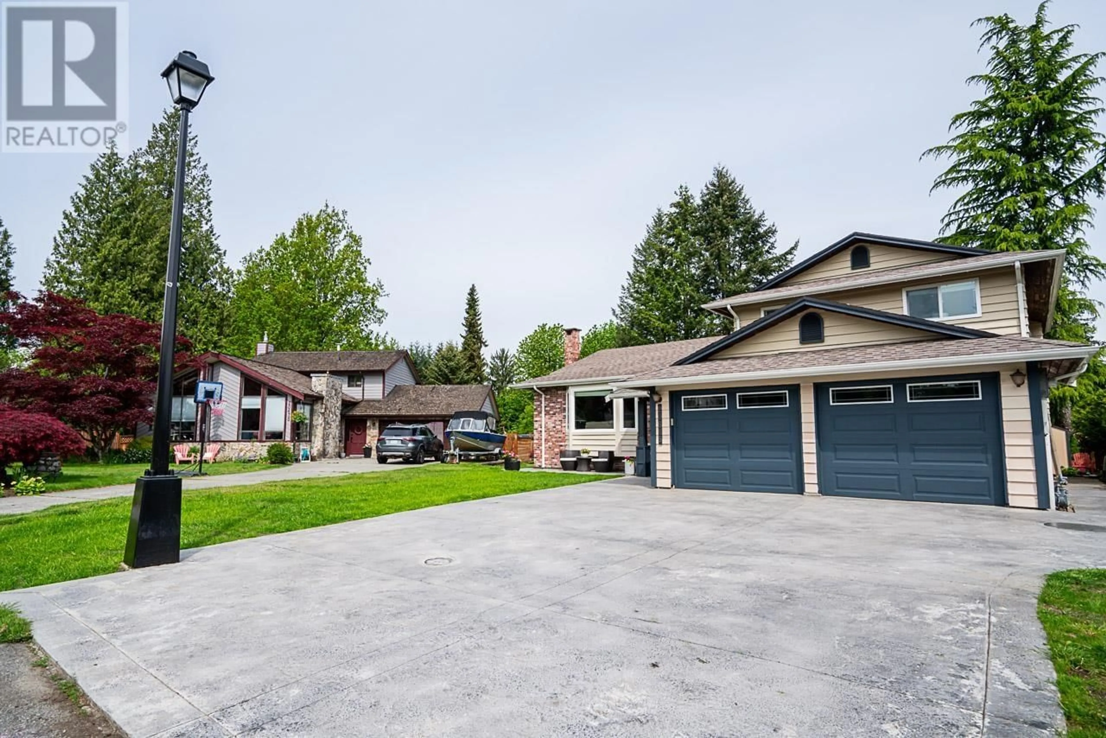 A pic from outside/outdoor area/front of a property/back of a property/a pic from drone, street for 20685 125 AVENUE, Maple Ridge British Columbia V2X8N9