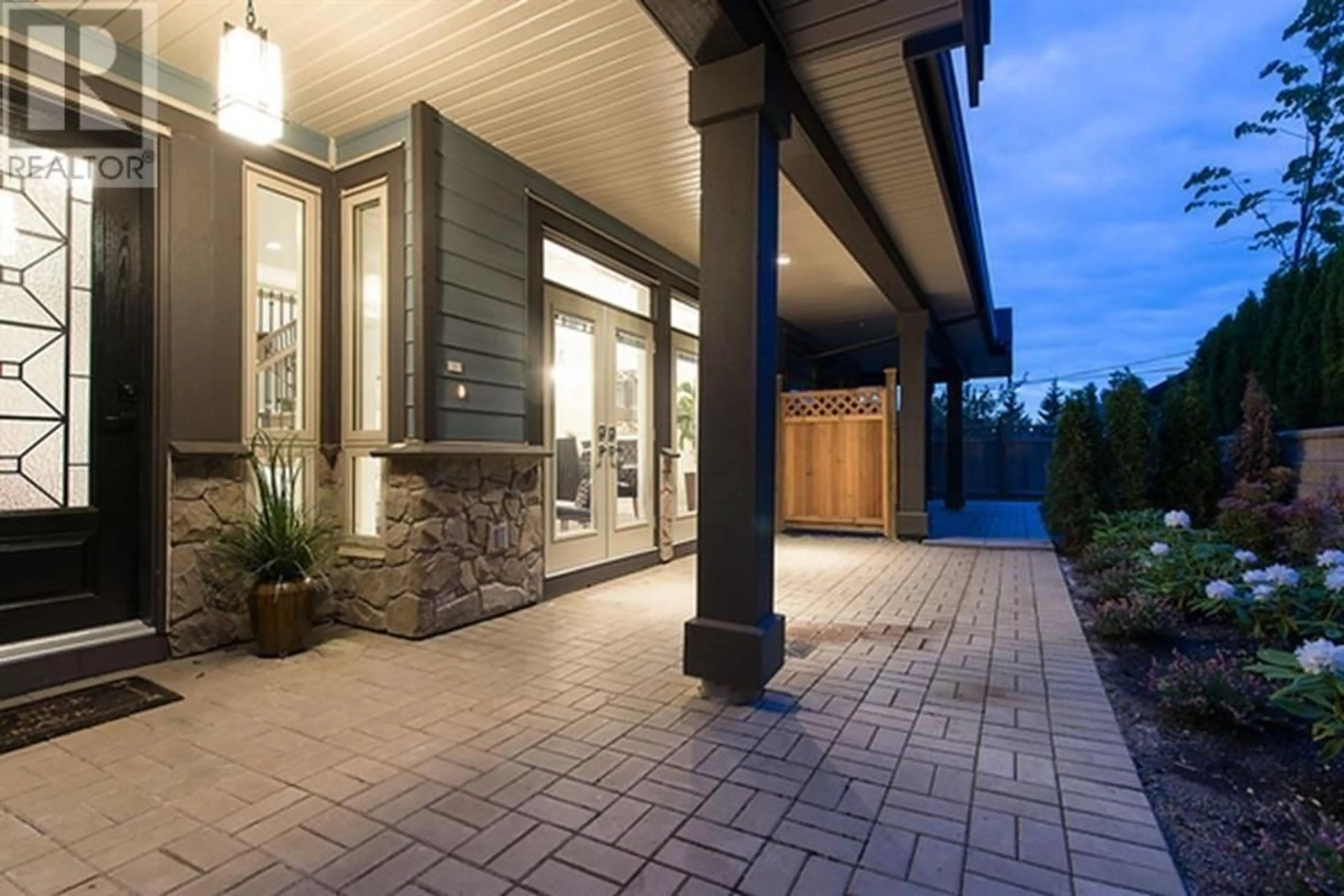 Patio, street for 3 - 651 14TH STREET, North Vancouver British Columbia V7M1R3