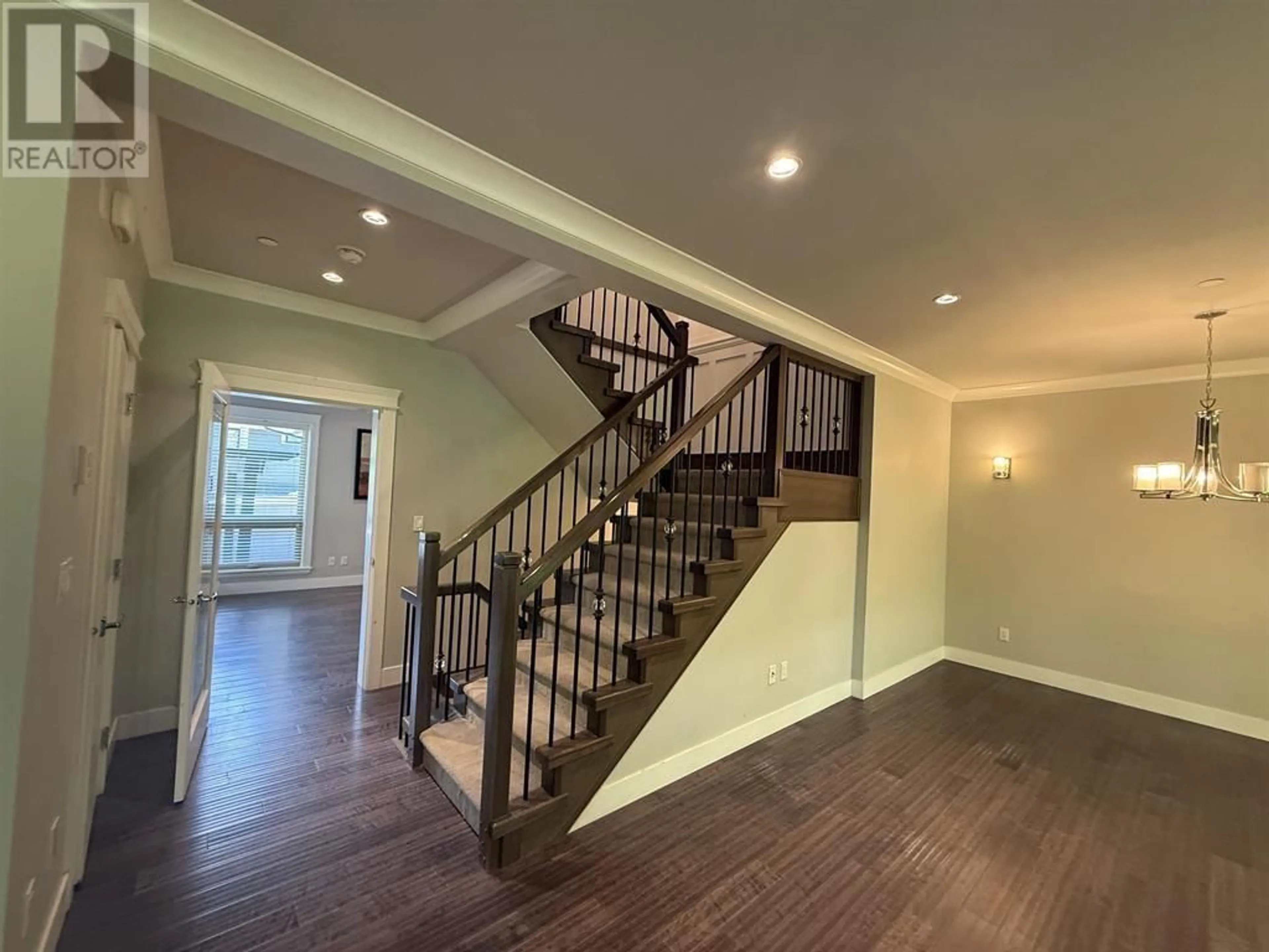 Unknown for 3 - 651 14TH STREET, North Vancouver British Columbia V7M1R3
