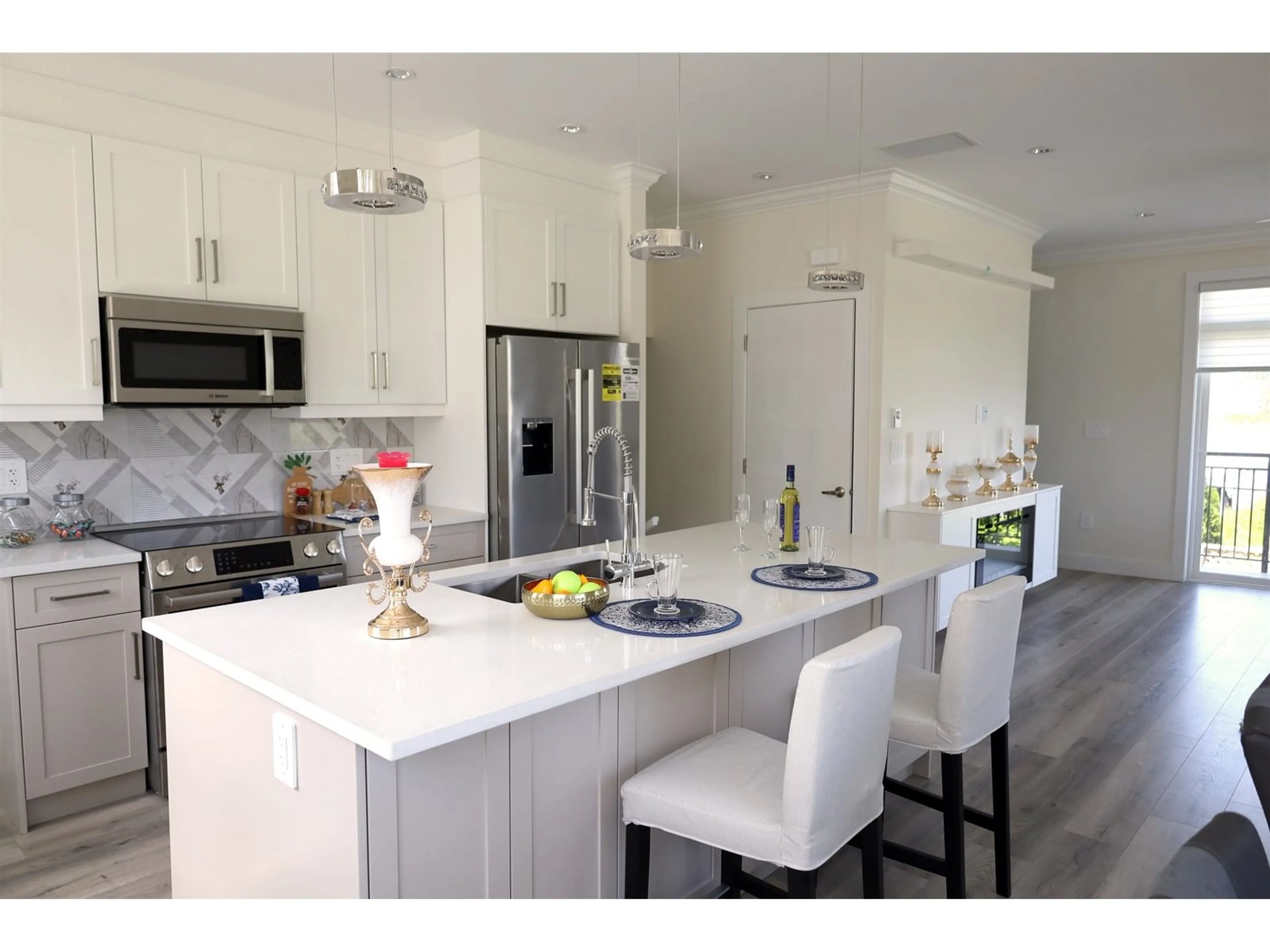 Open concept kitchen, ceramic/tile floor for 21 - 8181 135A, Surrey British Columbia V3W3N8