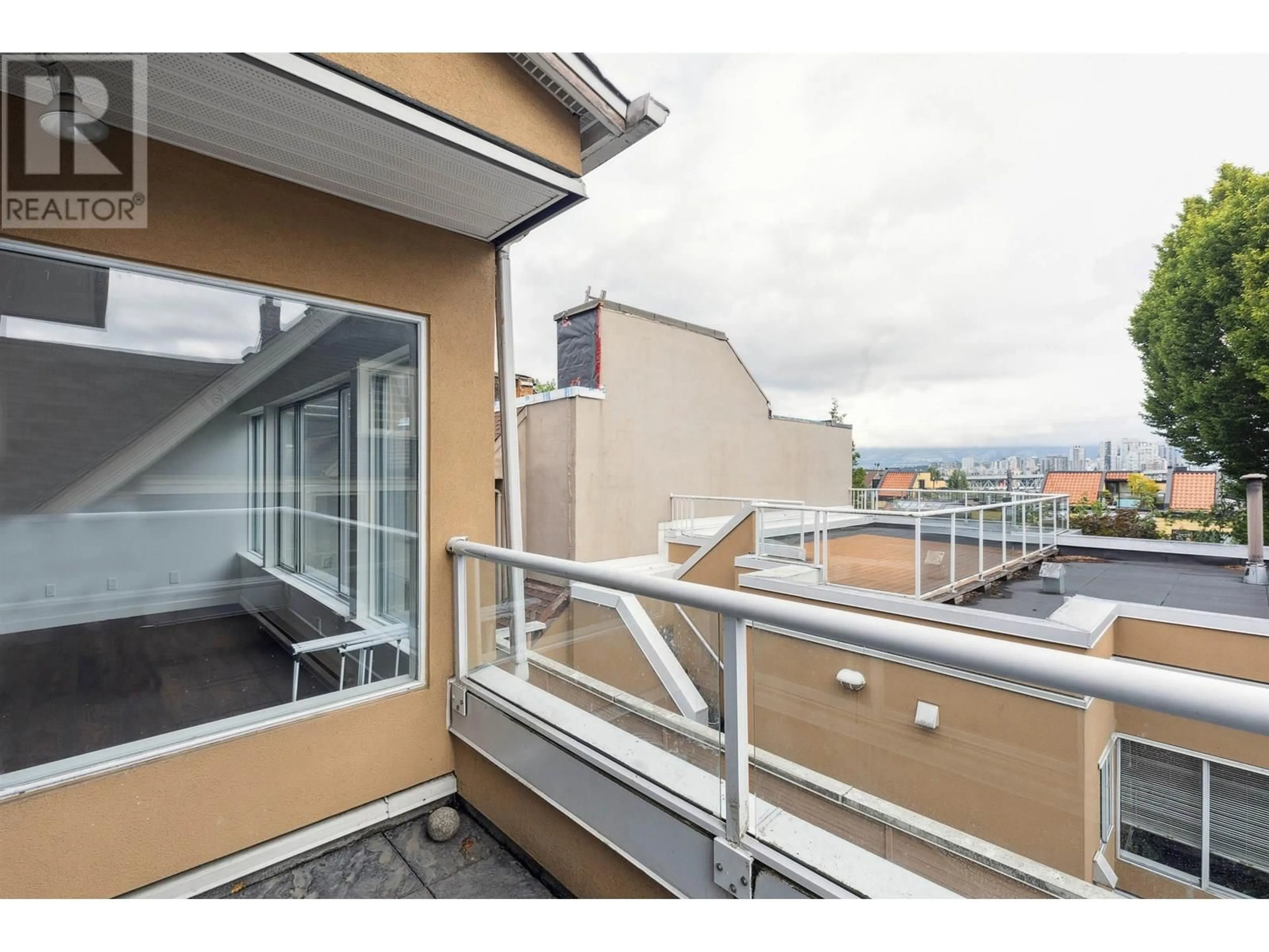Balcony in the apartment, city buildings view from balcony for 3 - 1266 7TH AVENUE, Vancouver British Columbia V6H1B6
