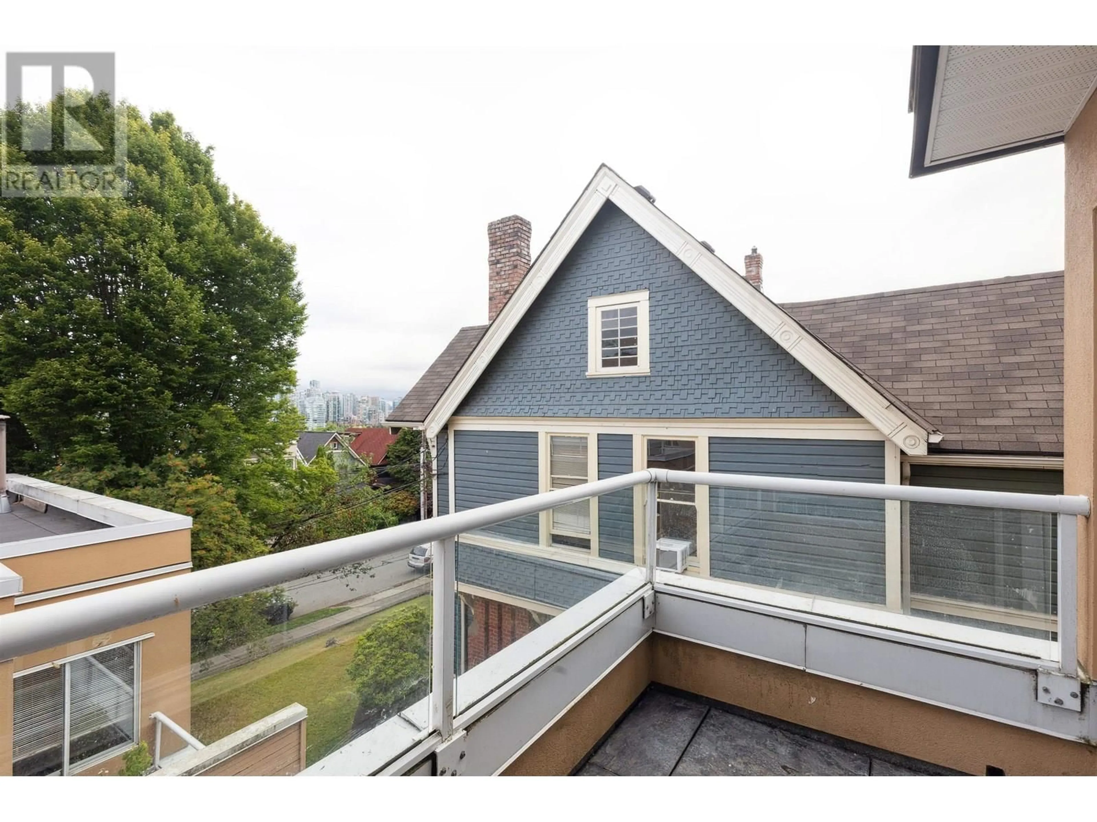 Home with vinyl exterior material, mountain view for 3 - 1266 7TH AVENUE, Vancouver British Columbia V6H1B6
