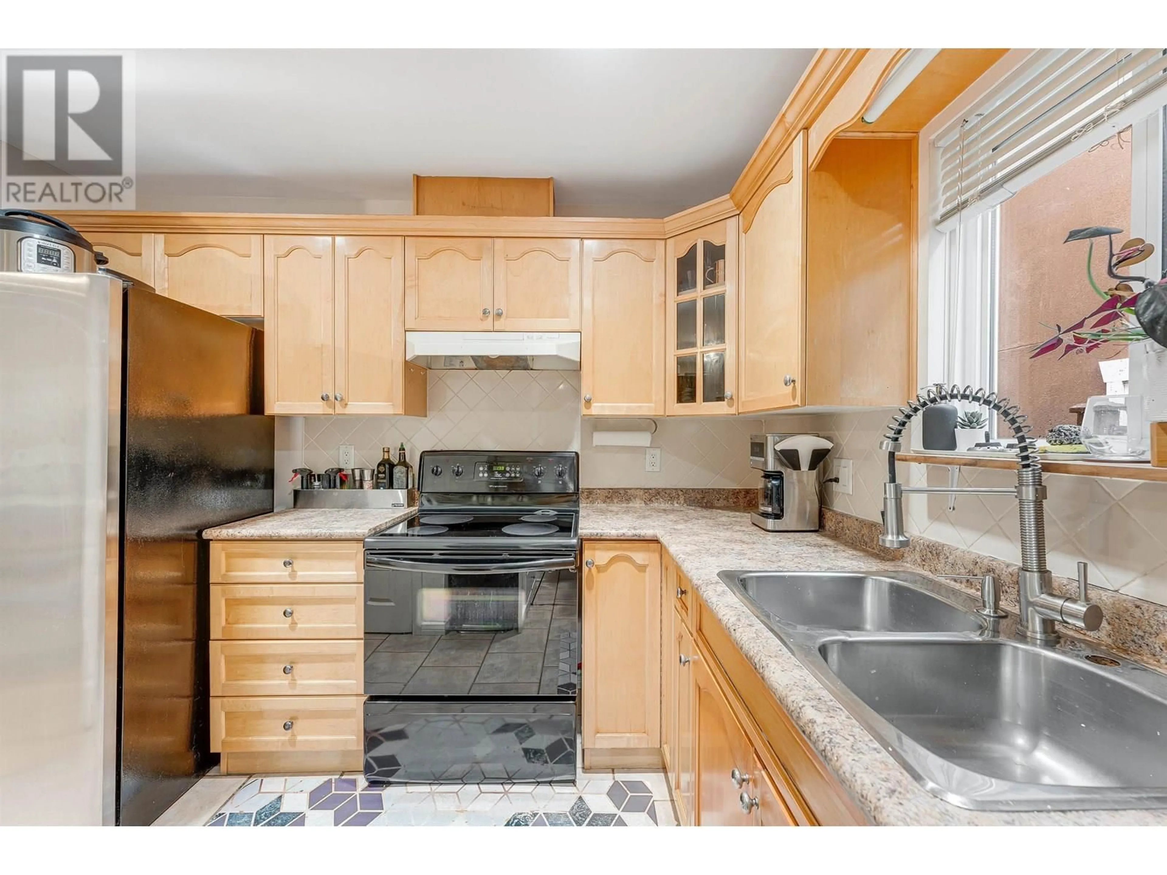 Standard kitchen, unknown for 5933 SPROTT STREET, Burnaby British Columbia V5G1T9