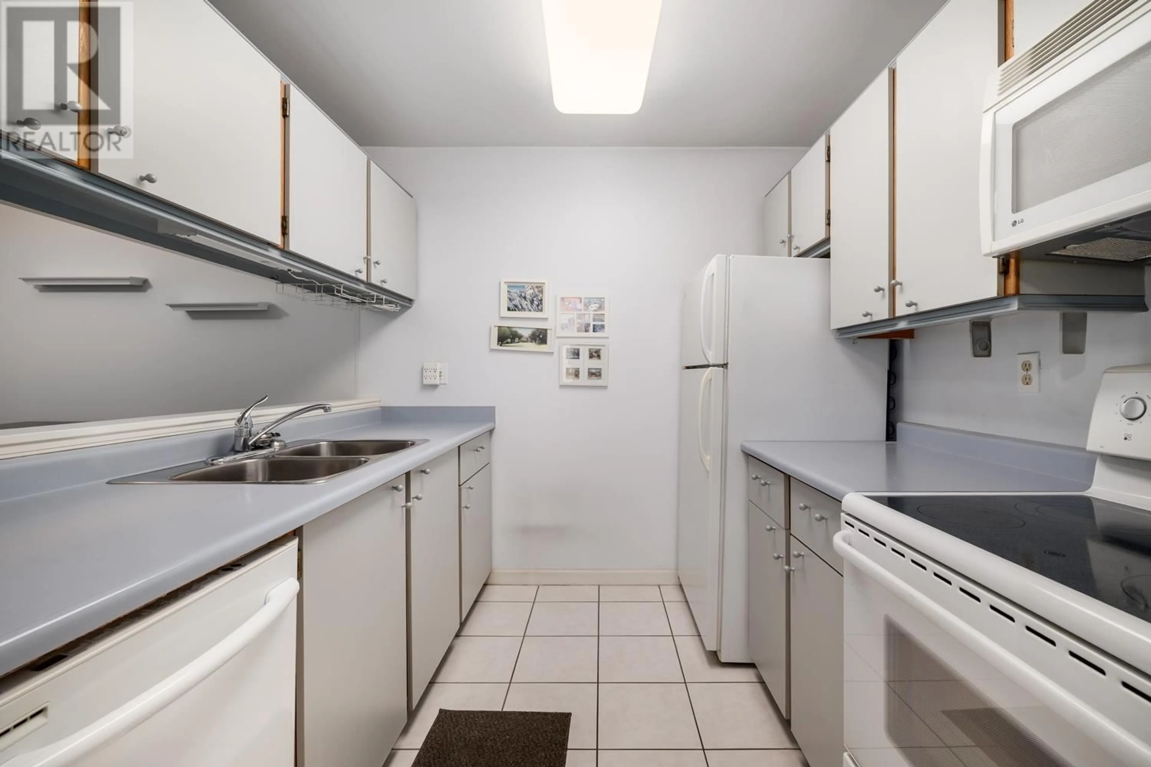 Standard kitchen, unknown for 308 - 925 10TH AVENUE, Vancouver British Columbia V5Z1L9
