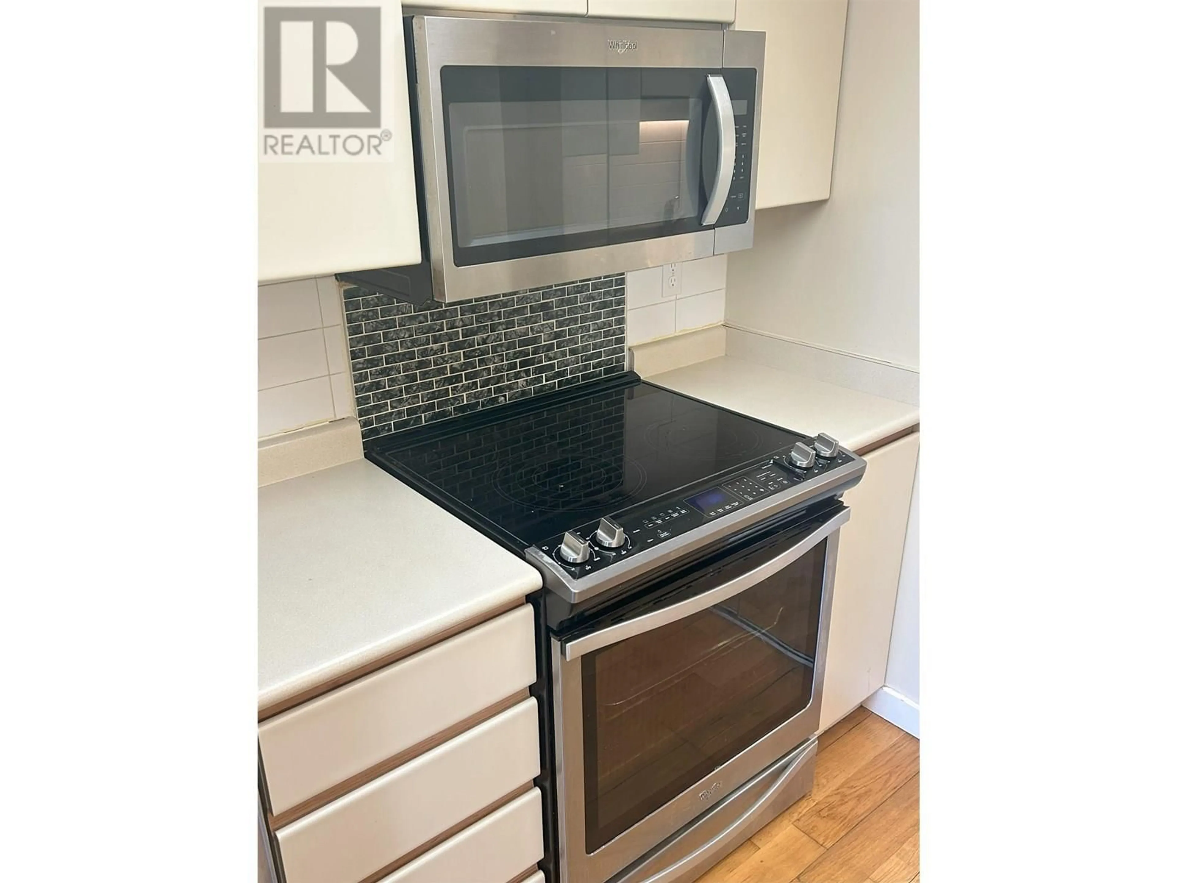 Standard kitchen, wood/laminate floor for 904 - 1331 HOMER STREET, Vancouver British Columbia V6B5M9