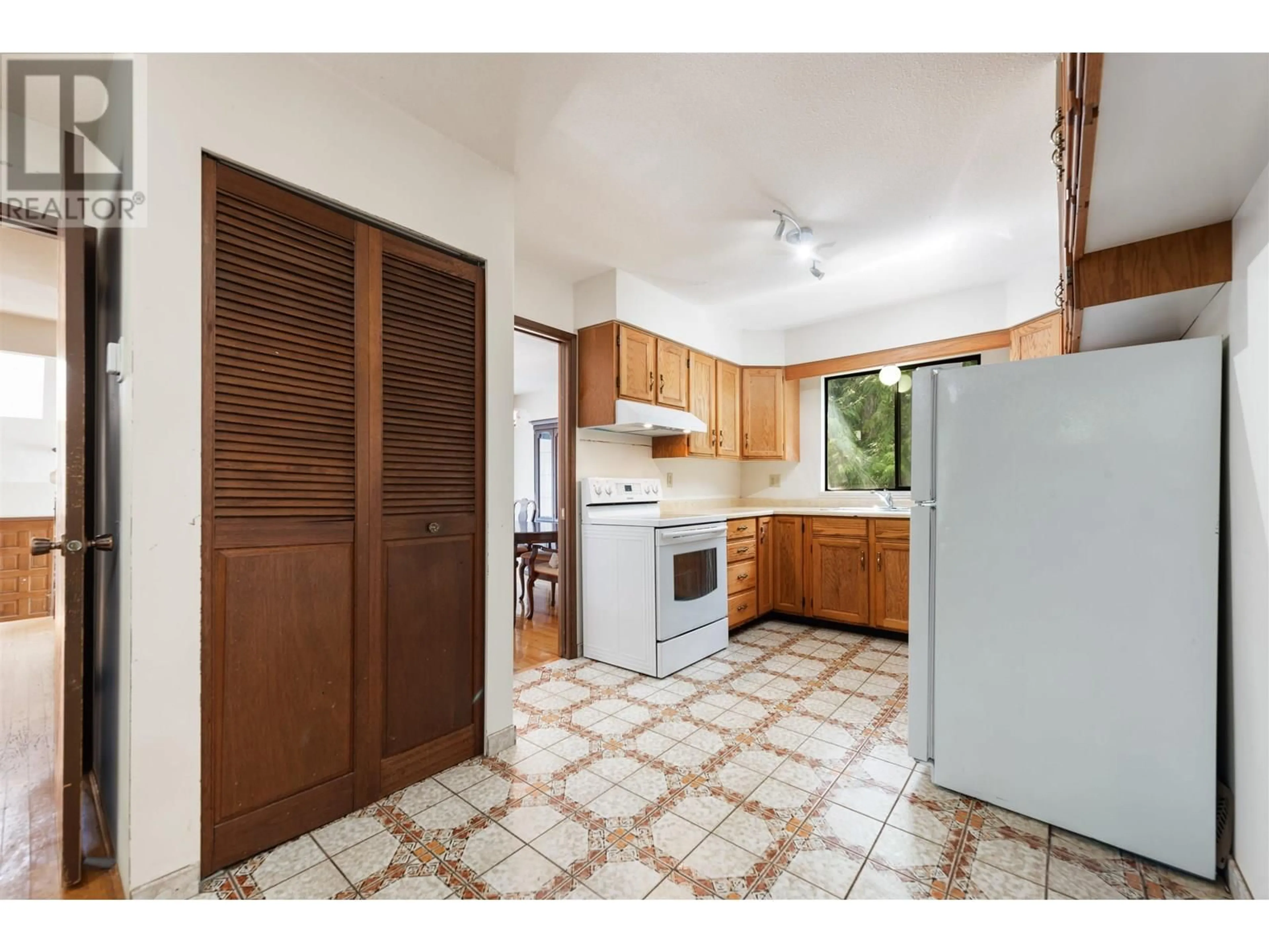 Standard kitchen, unknown for 5283 NANCY GREENE WAY, North Vancouver British Columbia V7R4N2