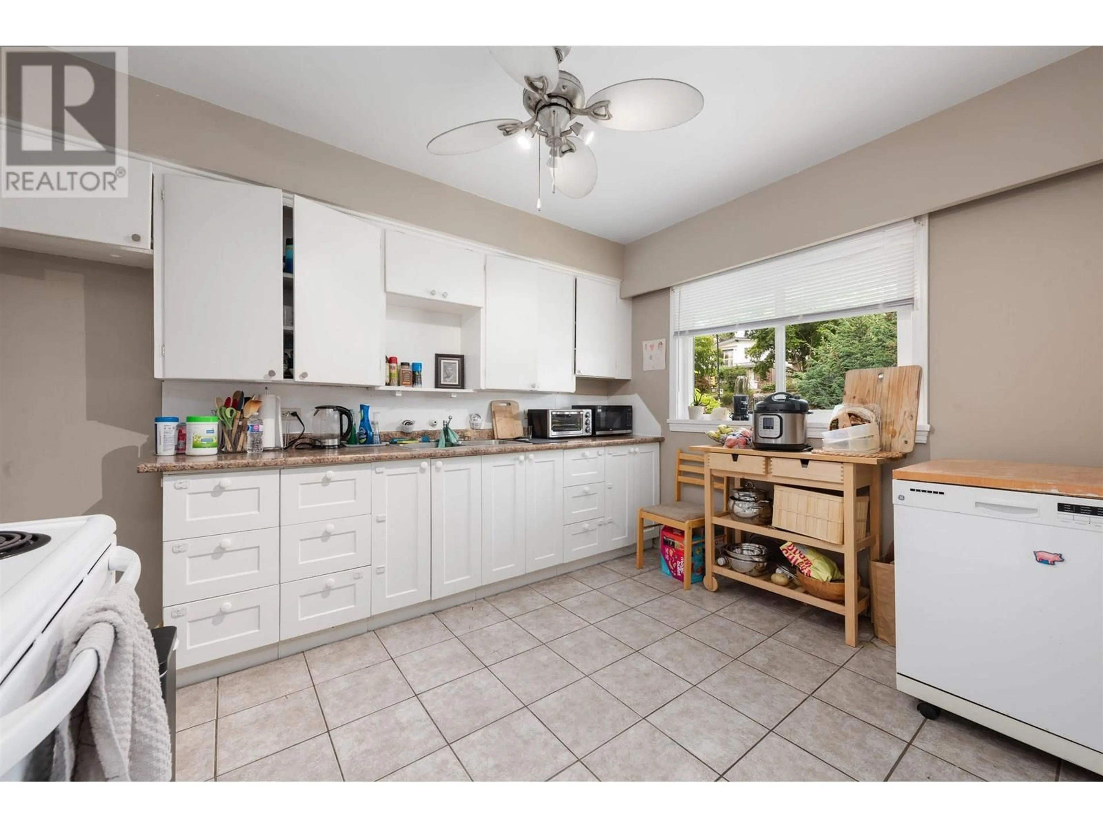 Standard kitchen, ceramic/tile floor for 4561 NANAIMO STREET, Vancouver British Columbia V5N5J5