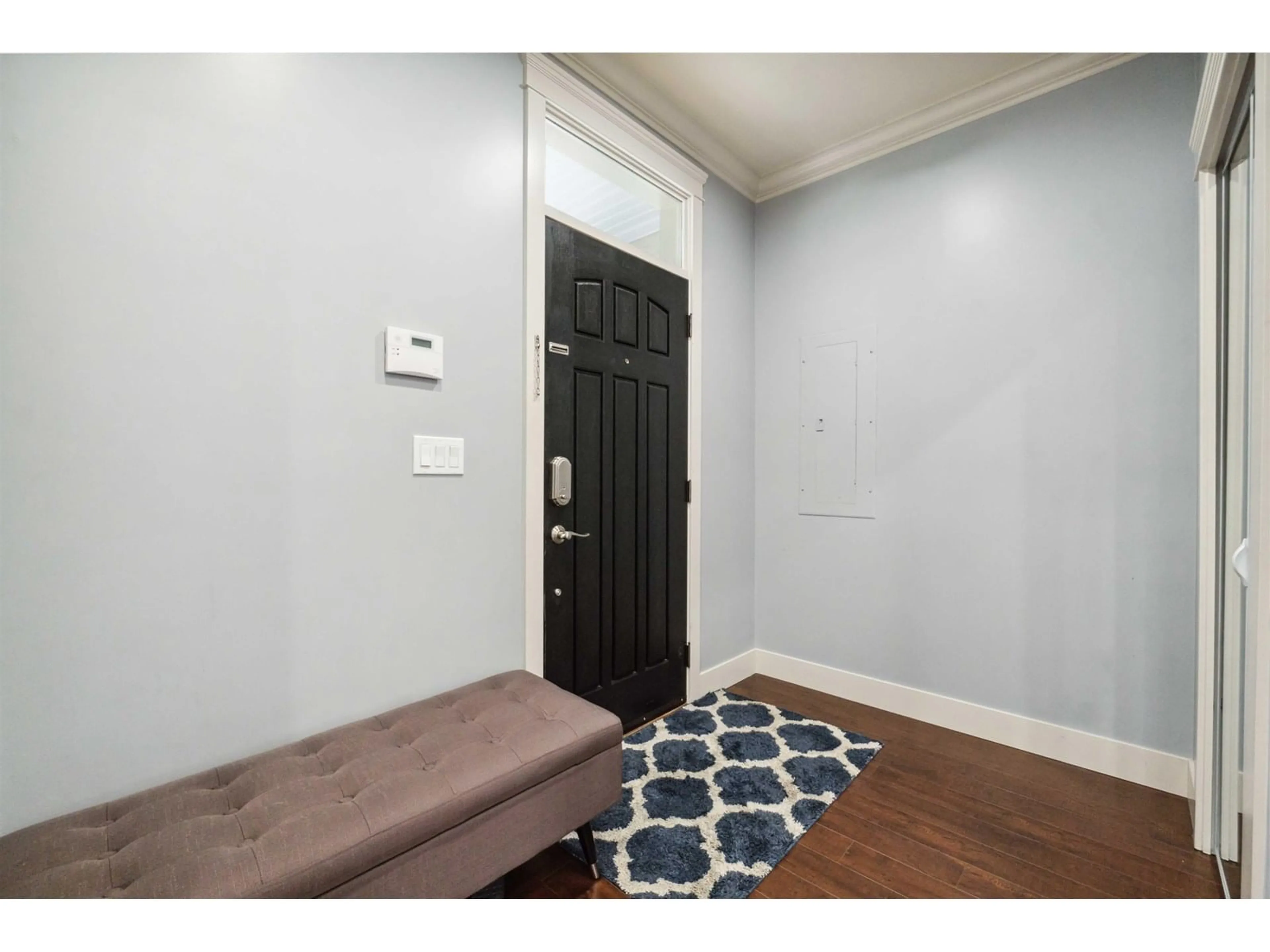 Indoor entryway for 6750 191A, Surrey British Columbia V4N6A5