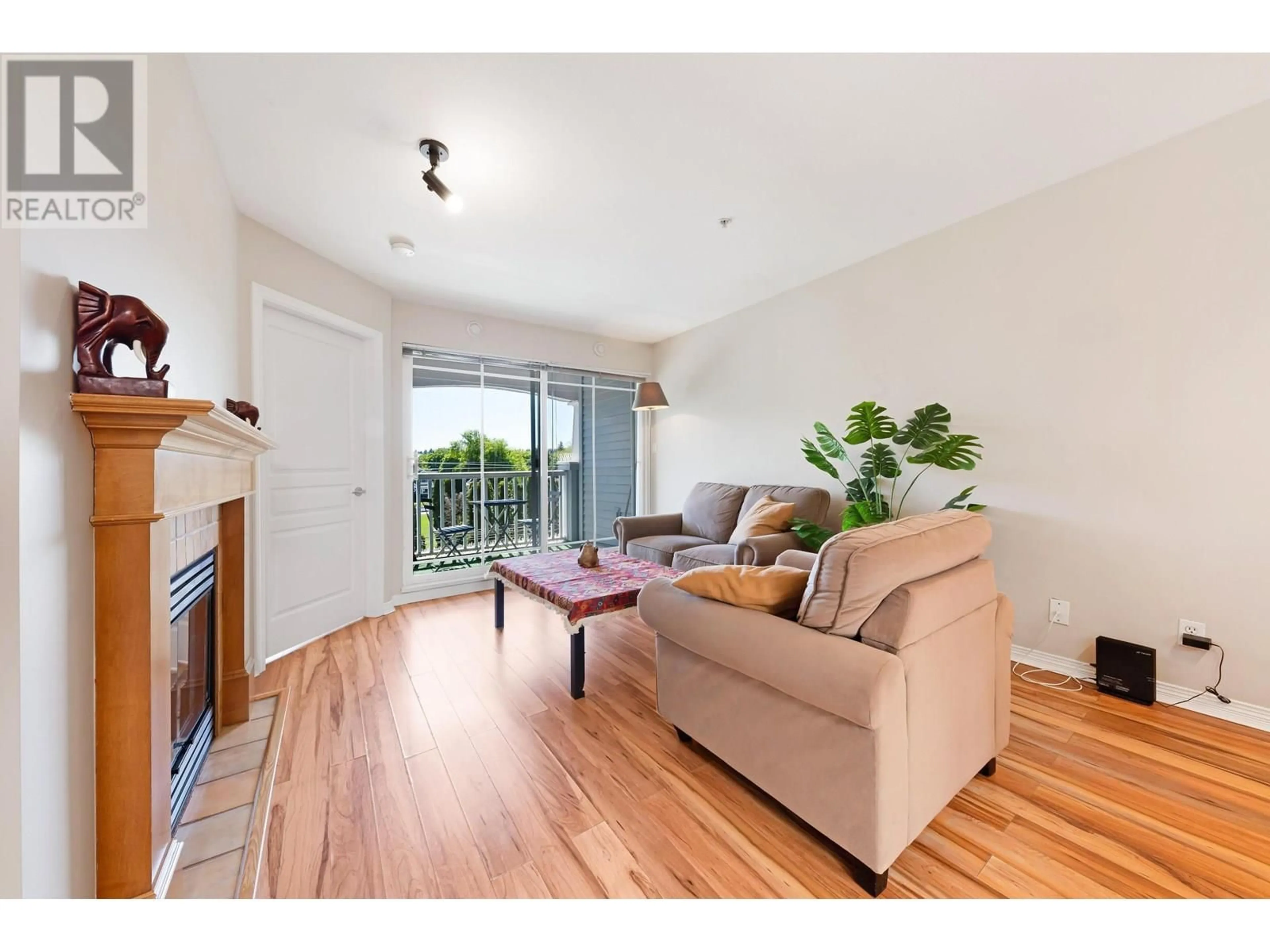 Living room with furniture, wood/laminate floor for 412 - 3333 4TH AVENUE, Vancouver British Columbia V6R4R9