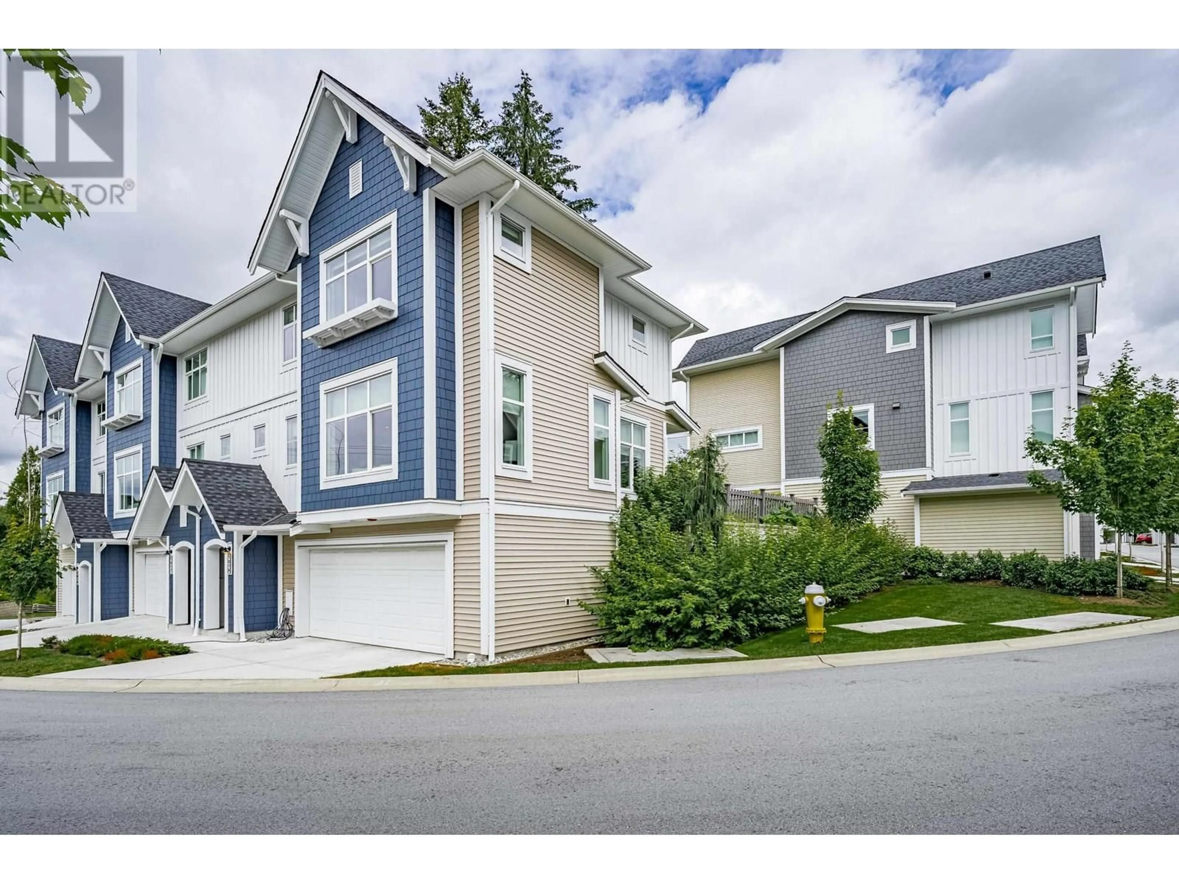 Home with vinyl exterior material, street for 1076 - 11280 PAZARENA PLACE, Maple Ridge British Columbia V2X9H8