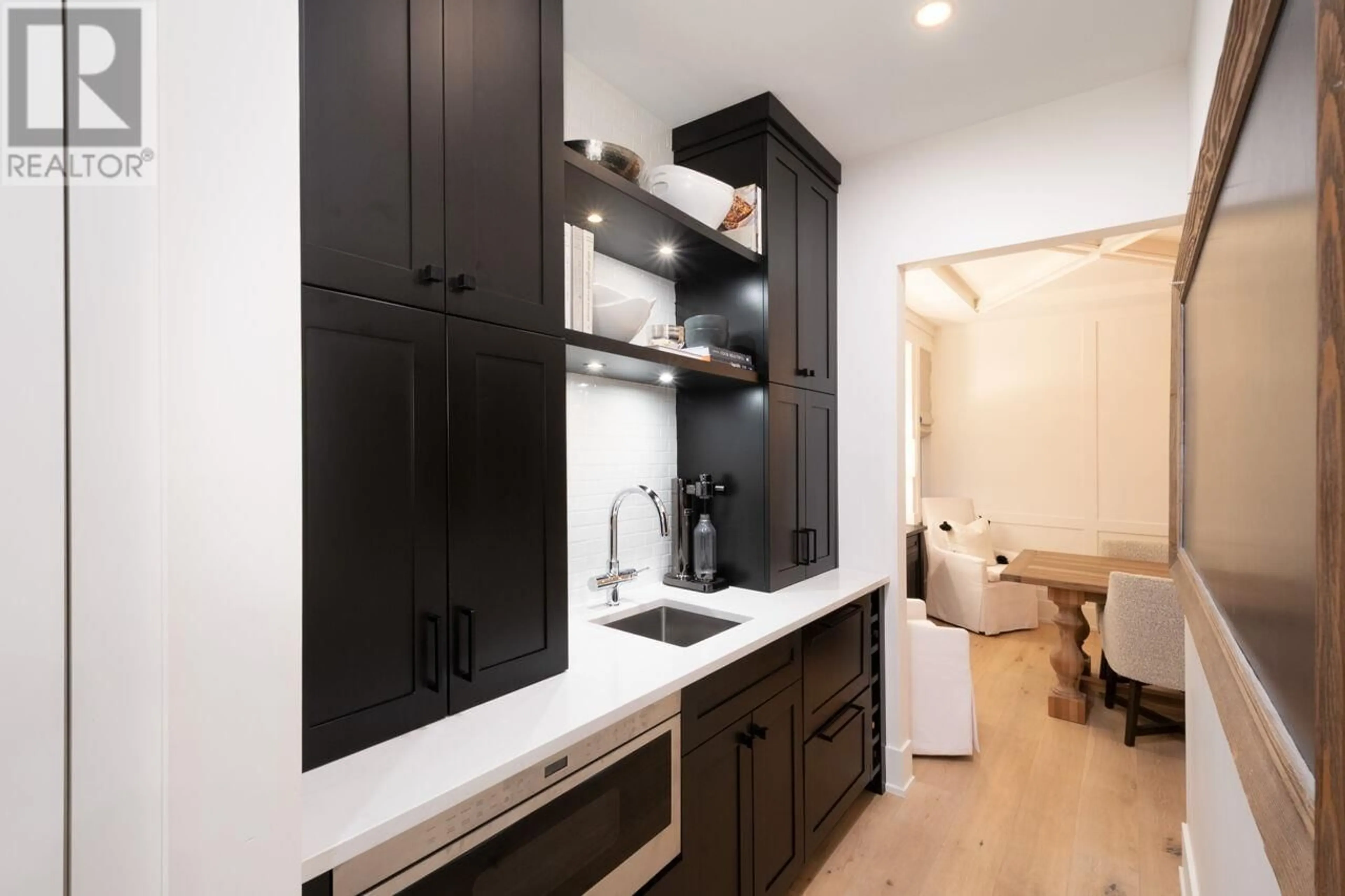 Contemporary kitchen, ceramic/tile floor for 79 CLIFFWOOD DRIVE, Port Moody British Columbia V3H5M1