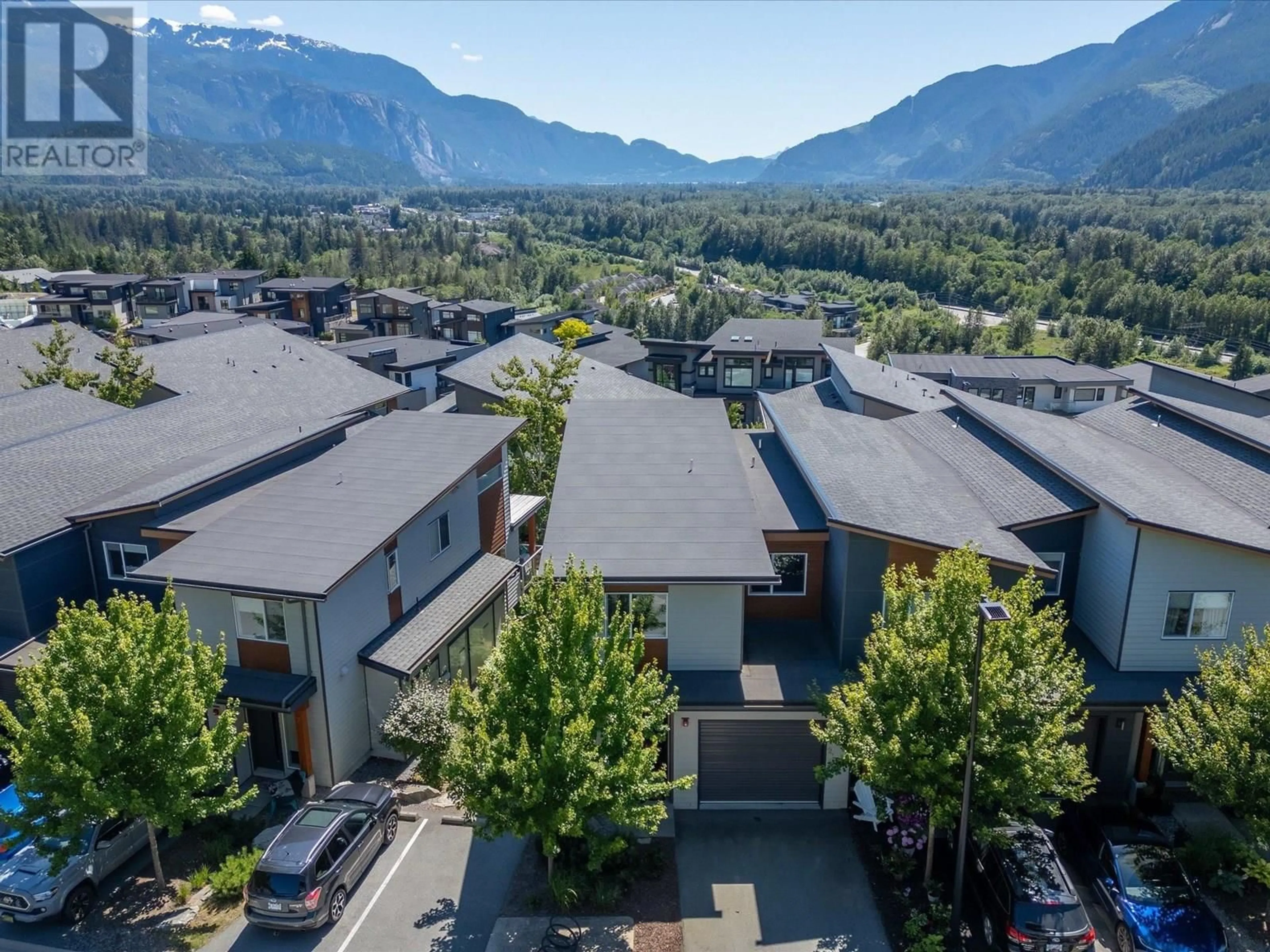 A pic from outside/outdoor area/front of a property/back of a property/a pic from drone, mountain view for 1 - 41333 SKYRIDGE PLACE, Squamish British Columbia V8B0Y6