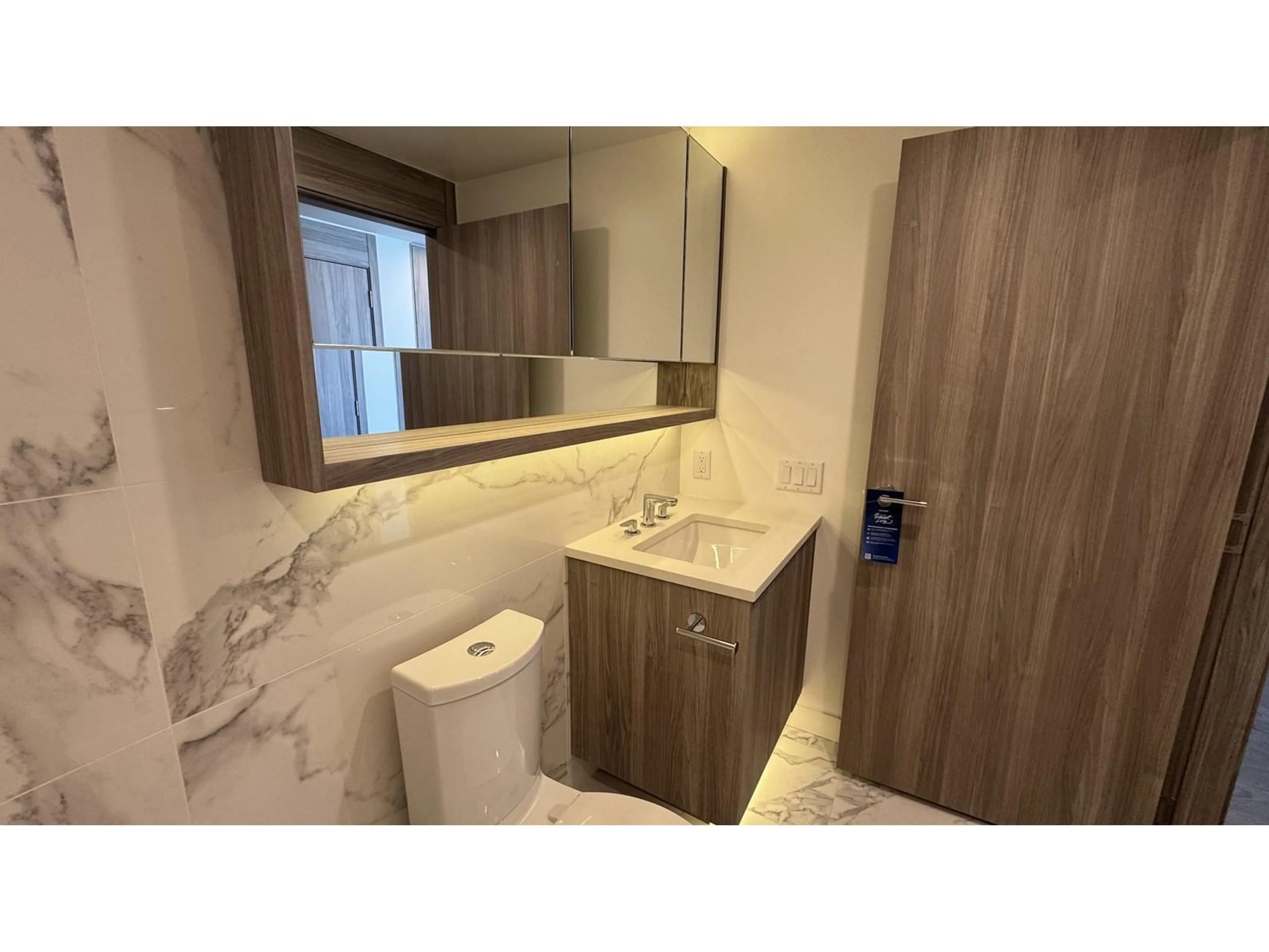 Standard bathroom, ceramic/tile floor for 1510 - 13768 100, Surrey British Columbia V3T0V2