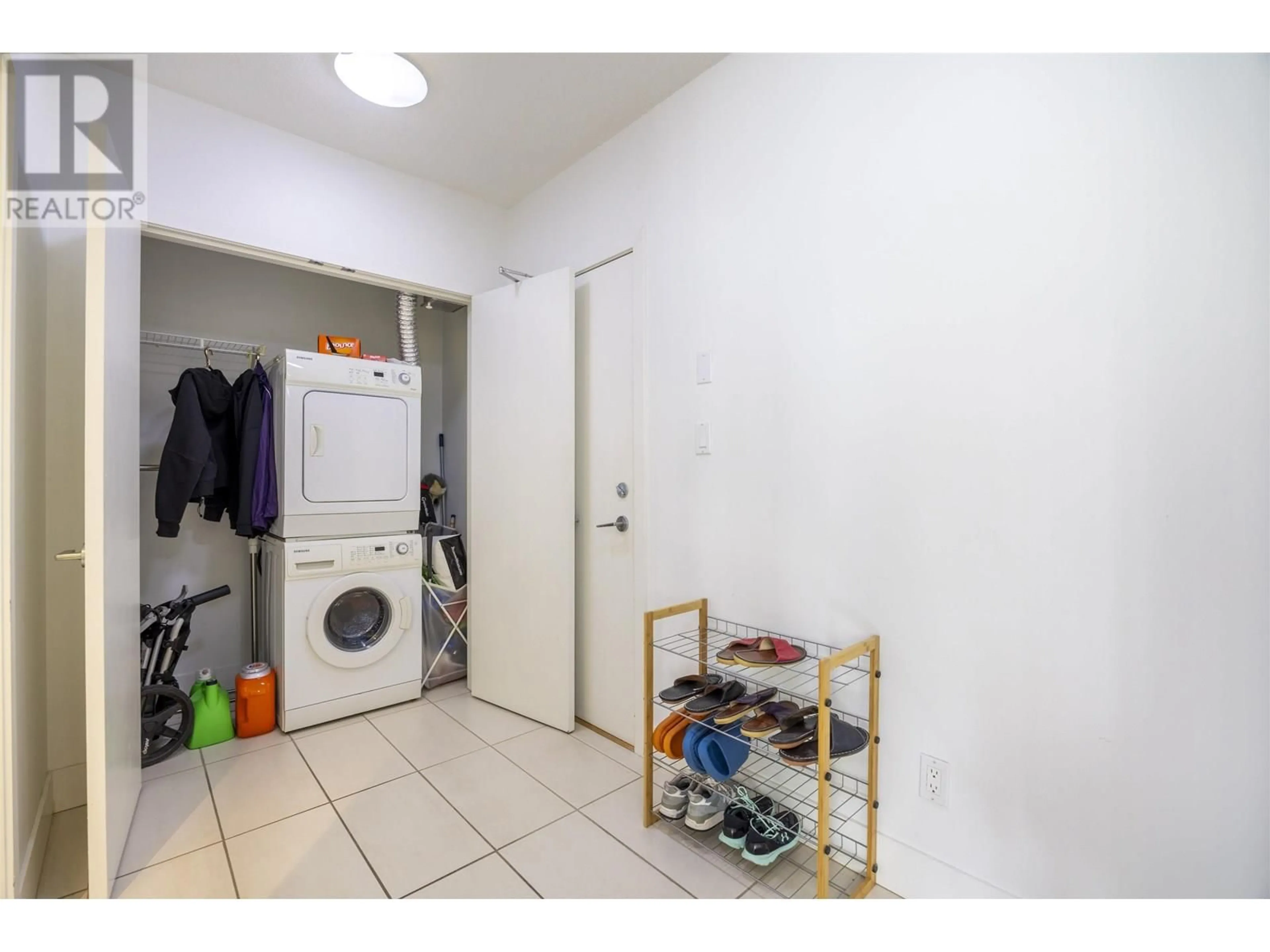 Storage room or clothes room or walk-in closet for 305 - 4808 HAZEL STREET, Burnaby British Columbia V5H0A2