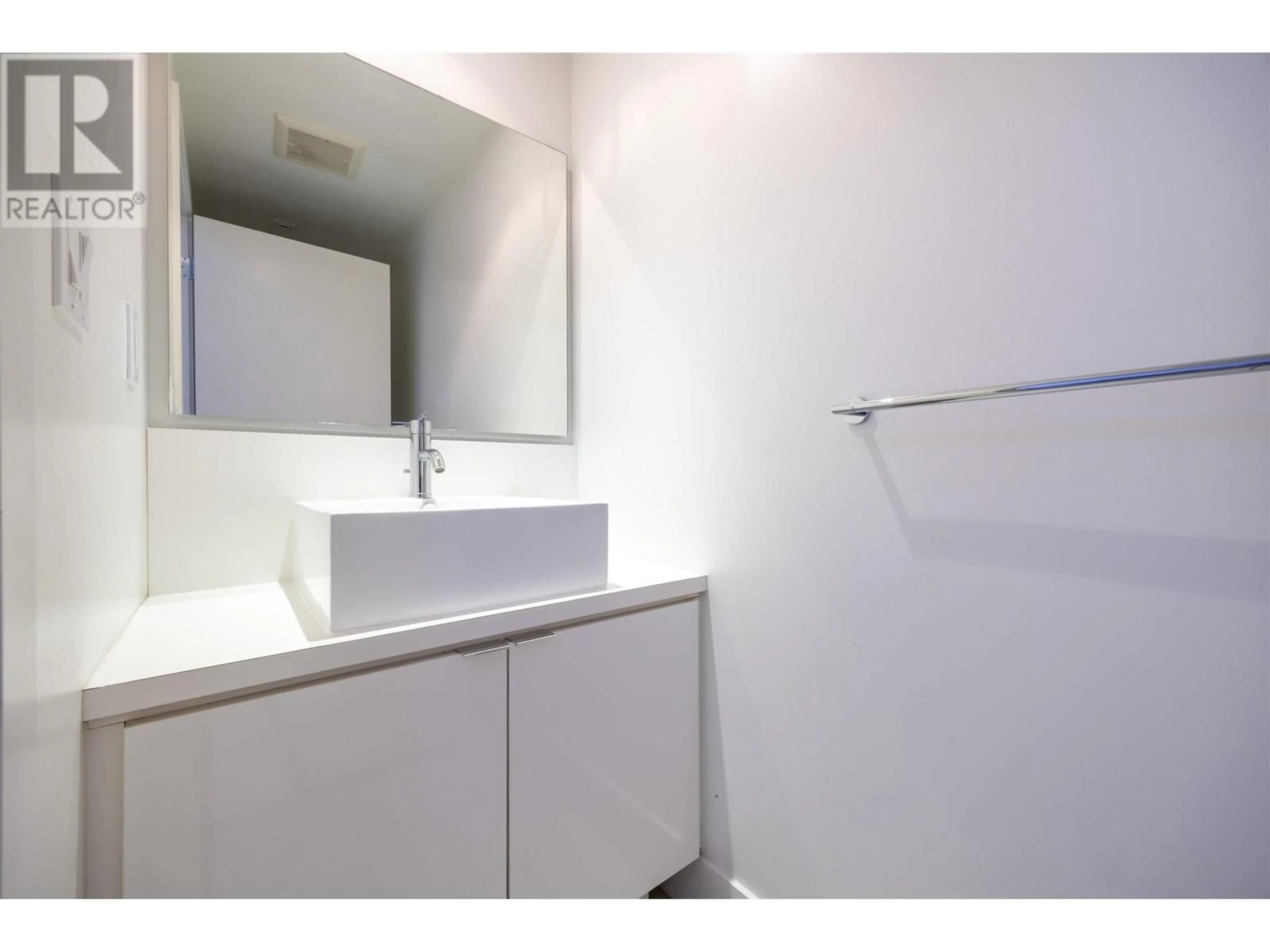 Standard bathroom, unknown for 305 - 4808 HAZEL STREET, Burnaby British Columbia V5H0A2